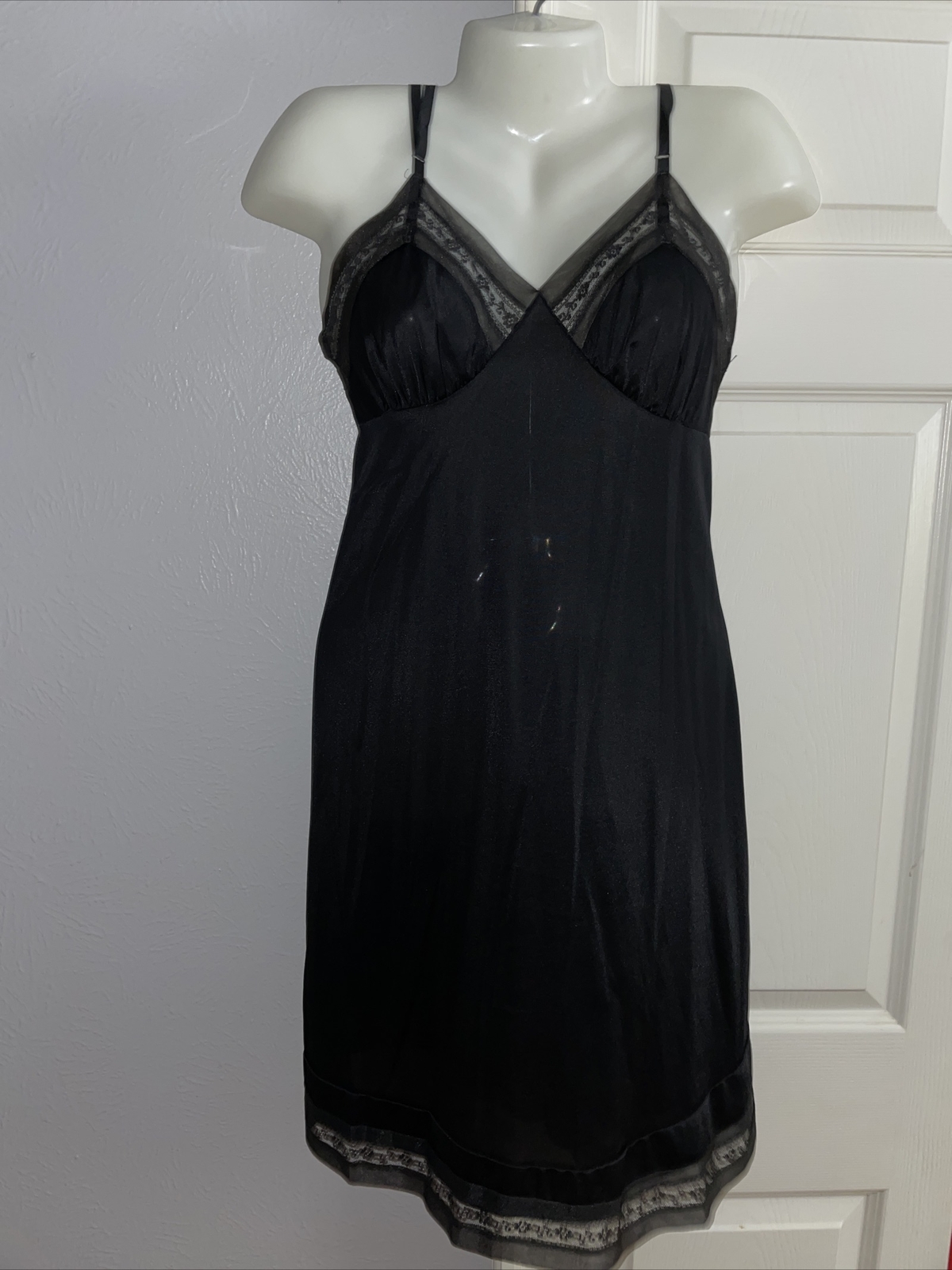 Black LACE Vintage LORRAINE Full Dress SLIP Silky NYLON Mesh Lace SZ 34 Hemmed