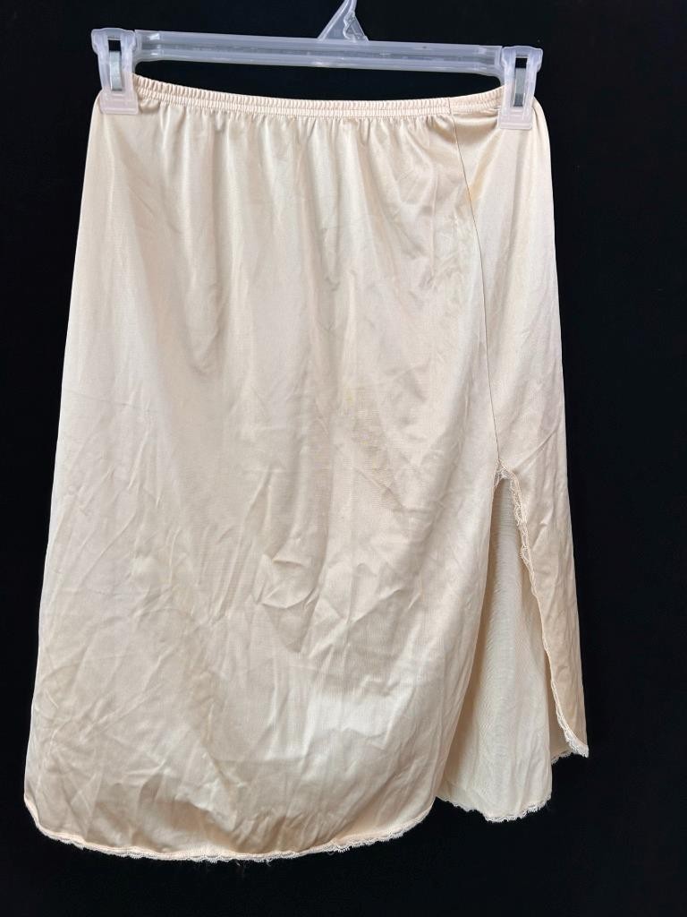 MG vintage half slip size S lace trim 26″ long beige elastic 2 slit nylon antron