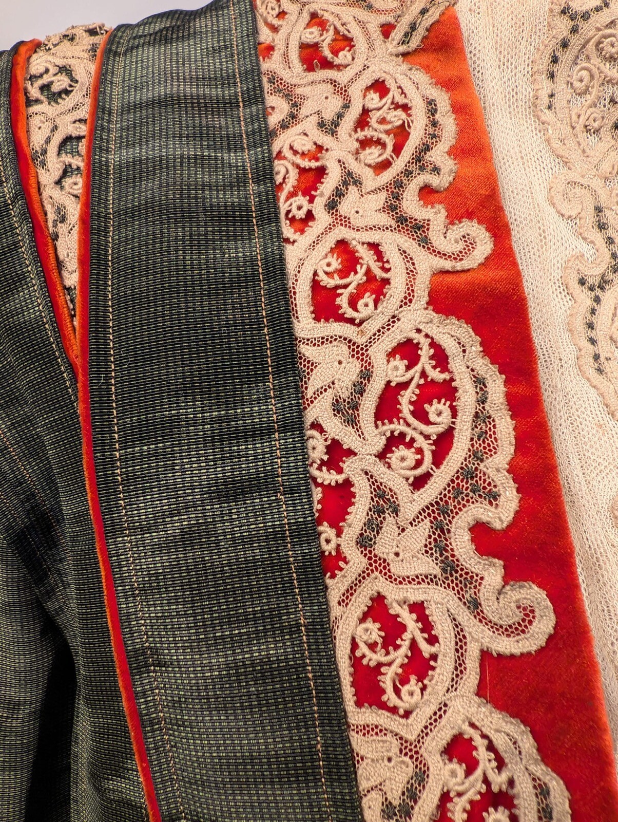VICTORIAN TURN OF THE C WATERED MOIRE SILK BODICE W LACE + BEADING