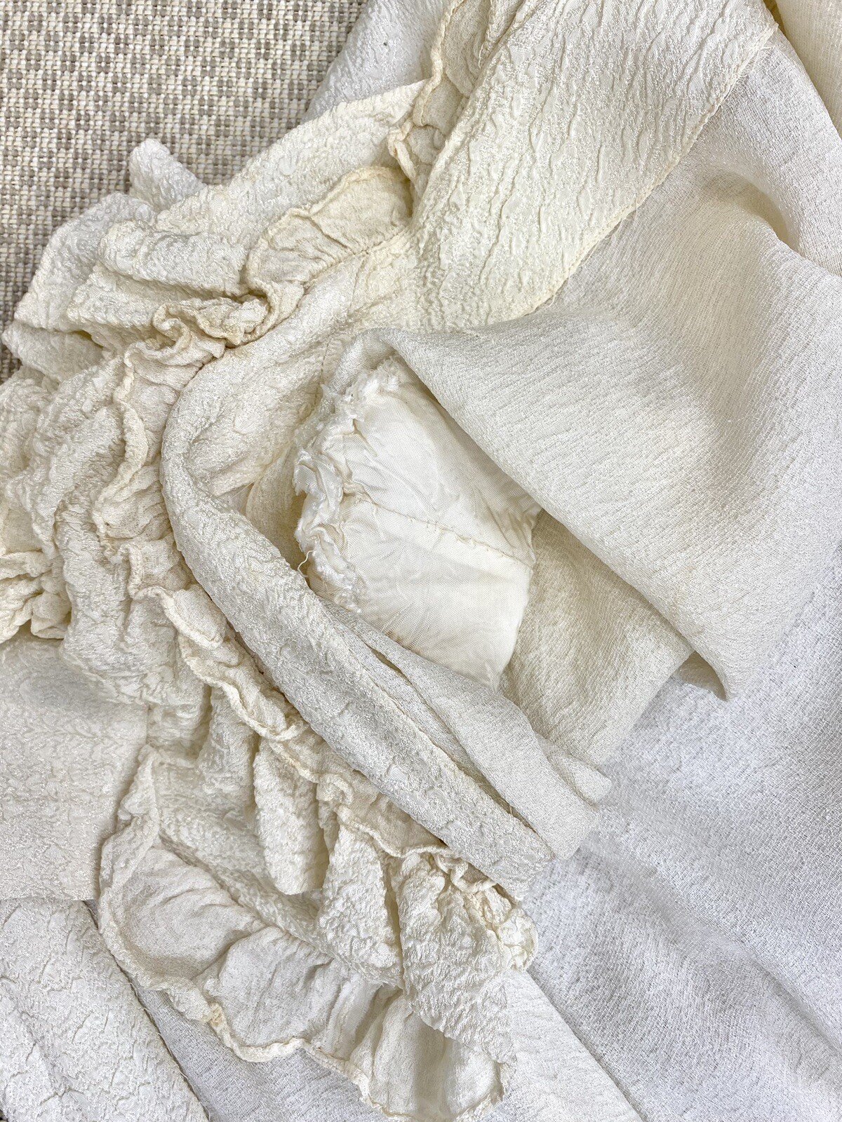 Antique 1930s Pale Cream White Robe Dressing Gown Silk Rayon Ruffles Detail