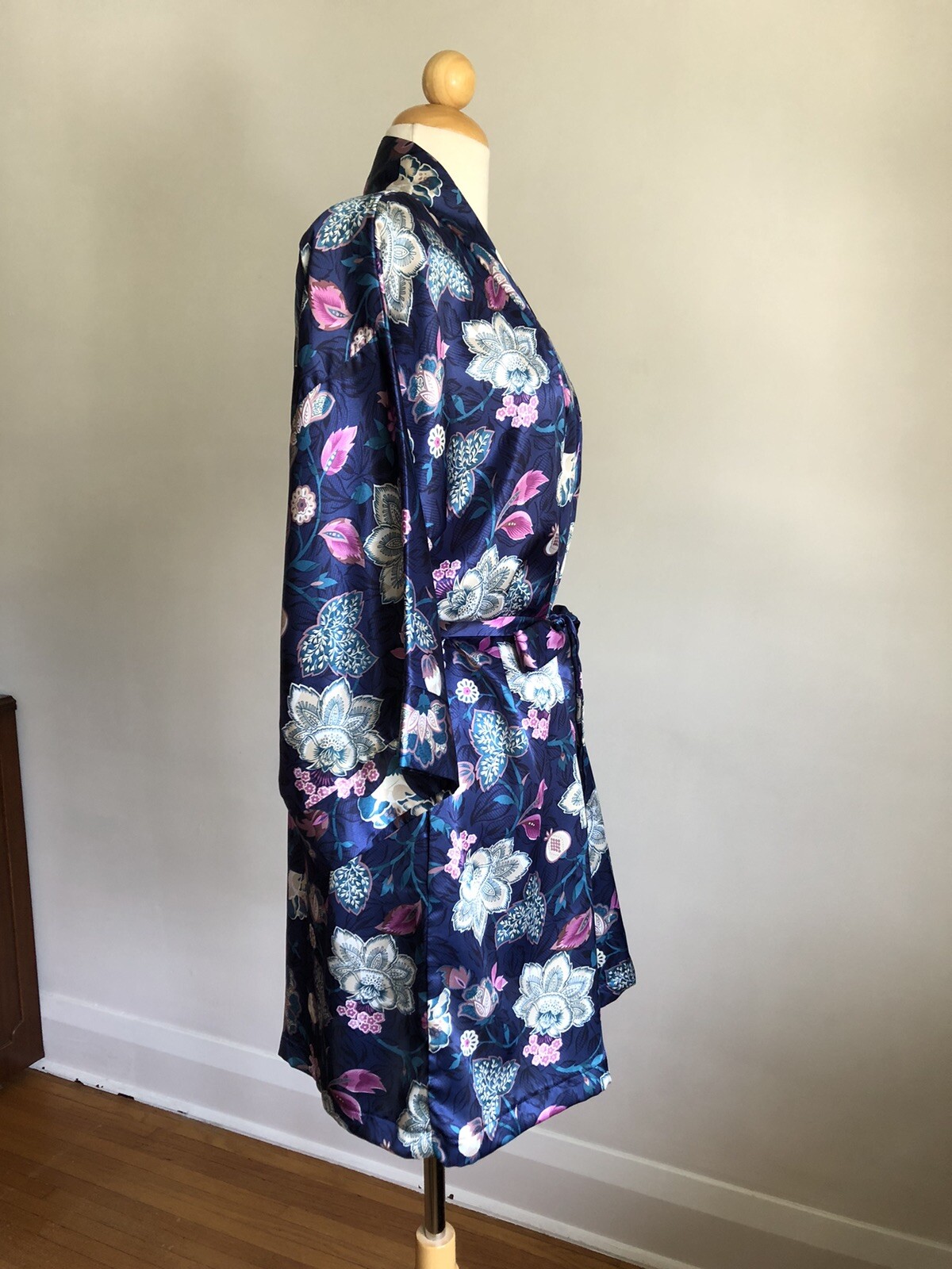 STUNNING VTG CALIFORNIA DYNASTY Blue Floral Silky Satin Robe Dressing Gown S/M