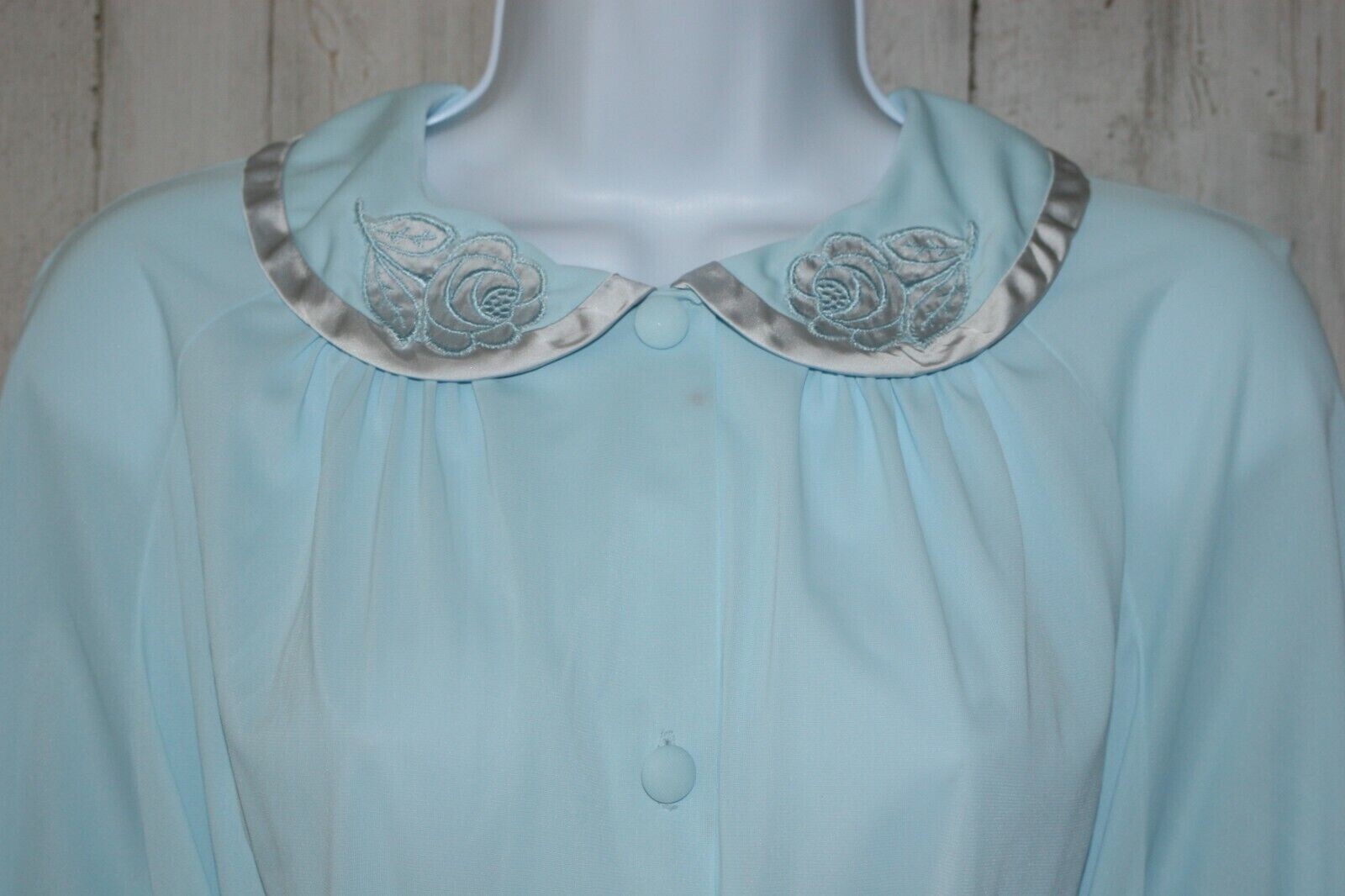 Vintage Gossard Artemis Women’s size M Nylon Robe Style 7080 (5857