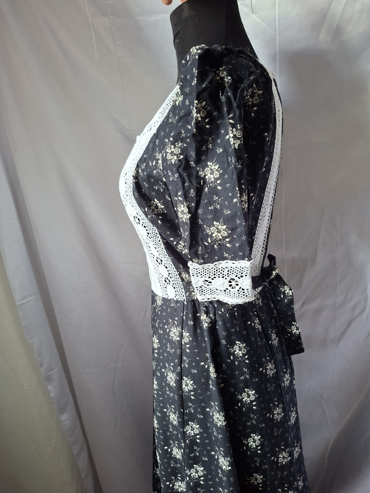 Vintage Betty Barclay Prairie Dress Black Floral Cotton Lace Cottagecore Dirndl