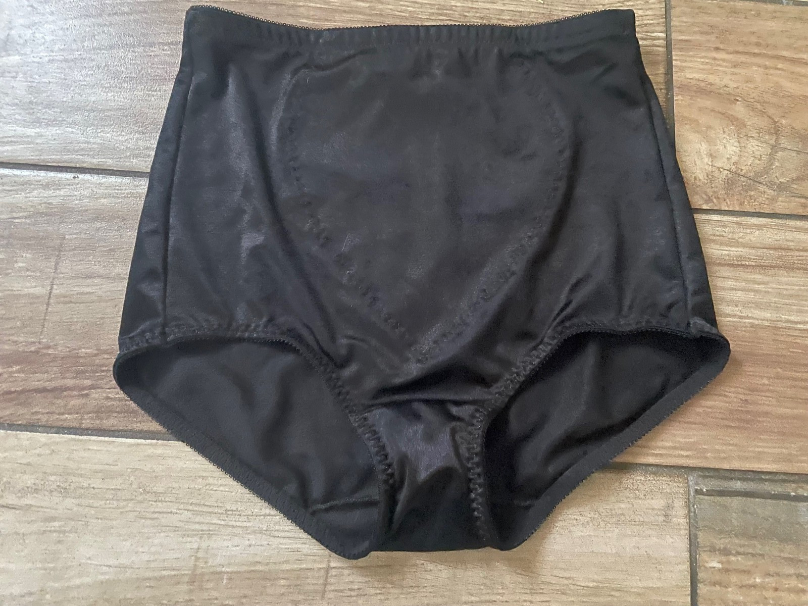 NWOT Bali #8710 Second Skin Girdle Panties Medium Black
