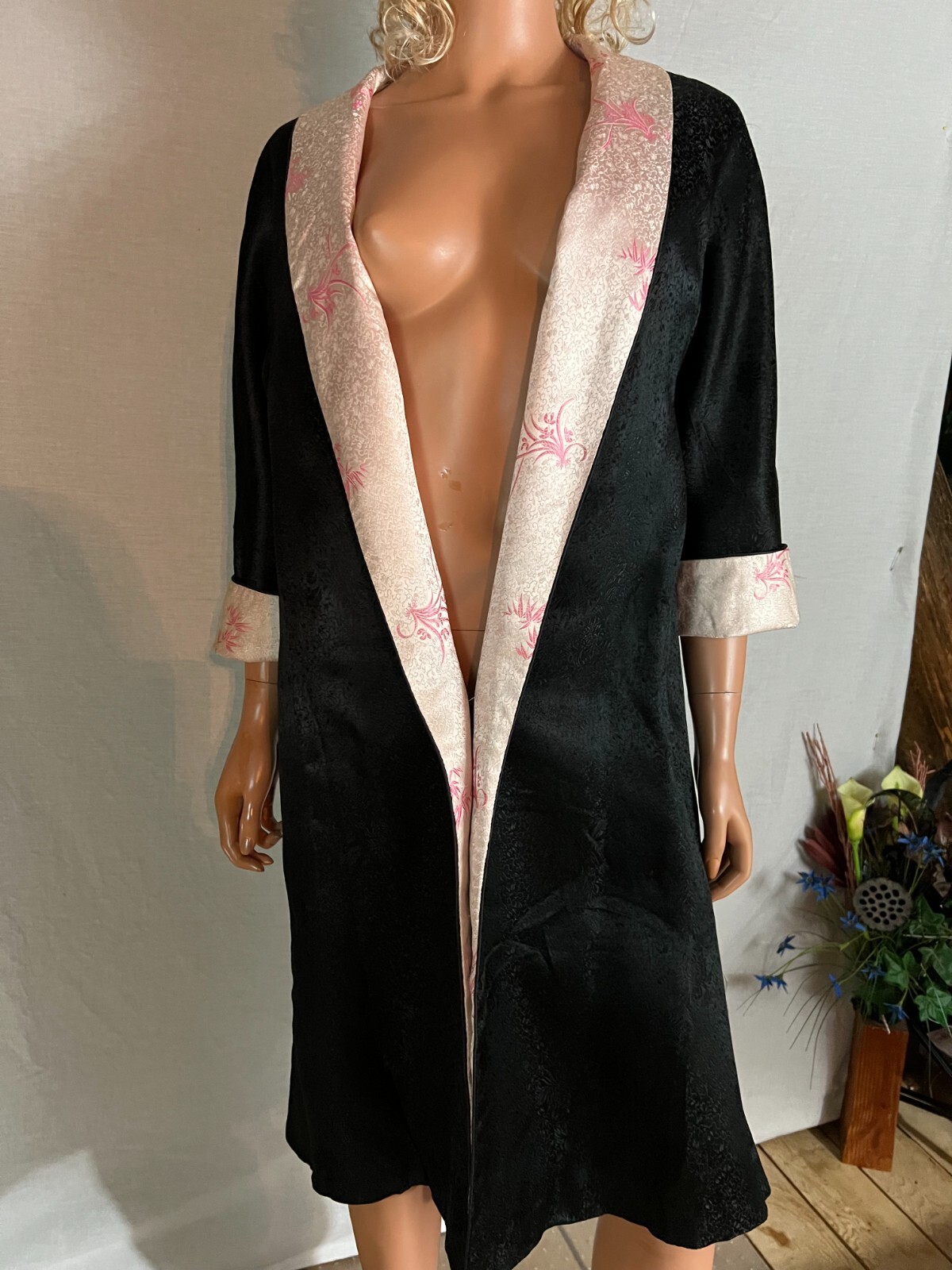 VTG 40-50s Black Floral Woven Opera Coat Open Oriental Pink Lining Chest FAB 40″