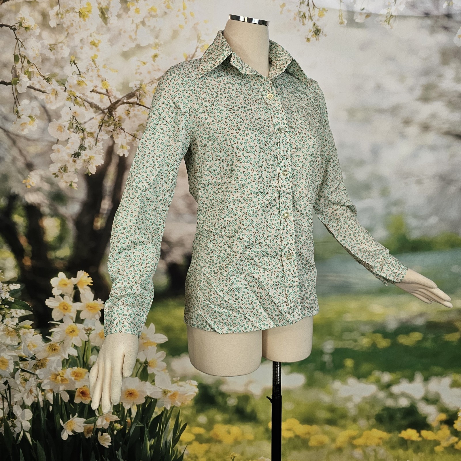 Vintage 1970’s Blouse Top Shirt Pointed Collar Petite Green Floral Print Button