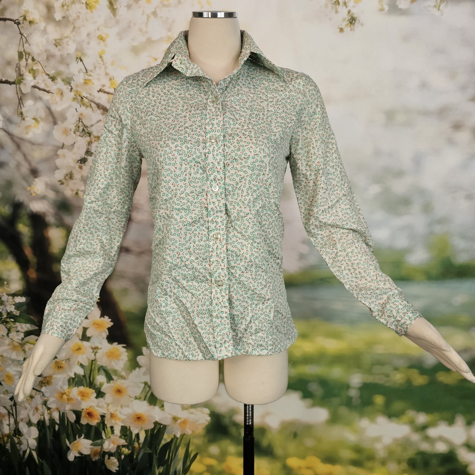 Vintage 1970’s Blouse Top Shirt Pointed Collar Petite Green Floral Print Button