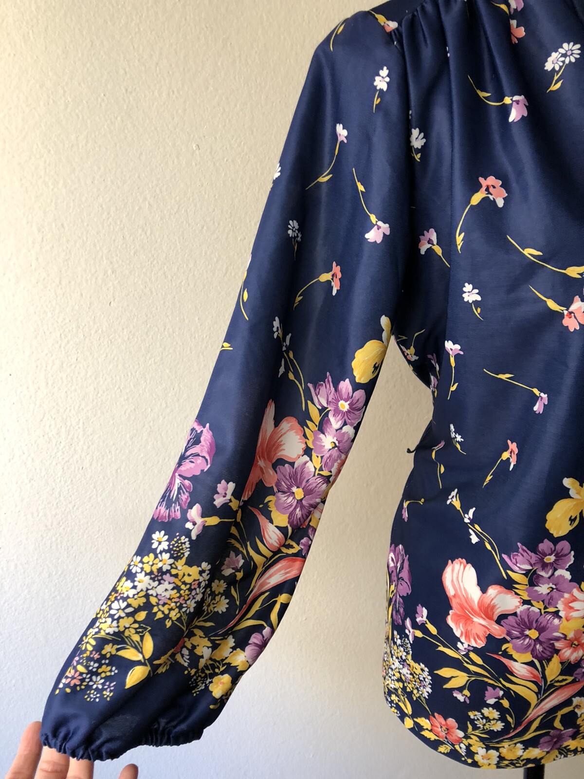Vintage ‘70s Floral Tunic Top Keyhole Tie Neckline Blue Polyester Retro XL