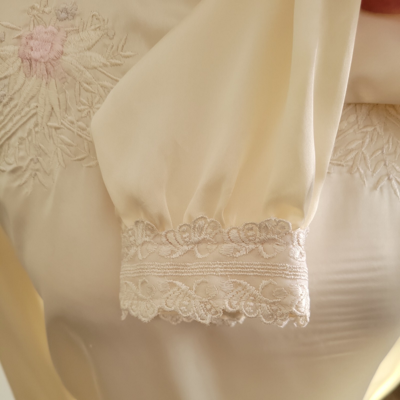 V5g 80s Victorian Blouse puff sleeve high collar embroidery satin
