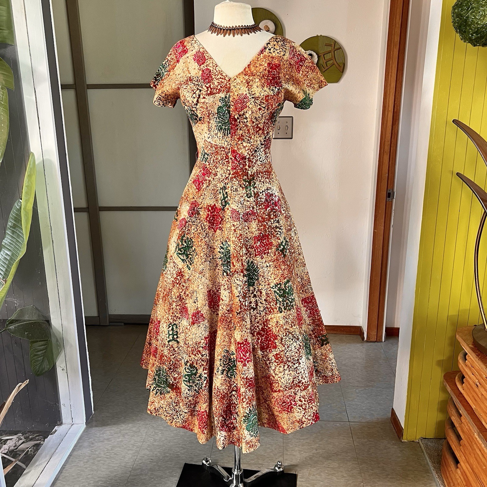 1940s Vintage Tachi Castillo Aztec Print Sequined Dress 27w