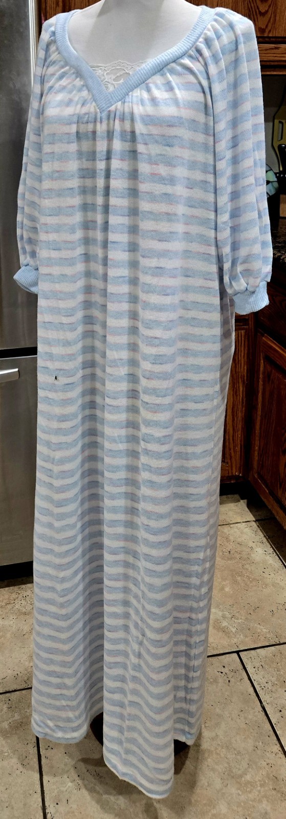 1980s DONNA RICHARD GILLIGAN & O’MALLEY Striped Polyester Acrylic Nightgown Sz M