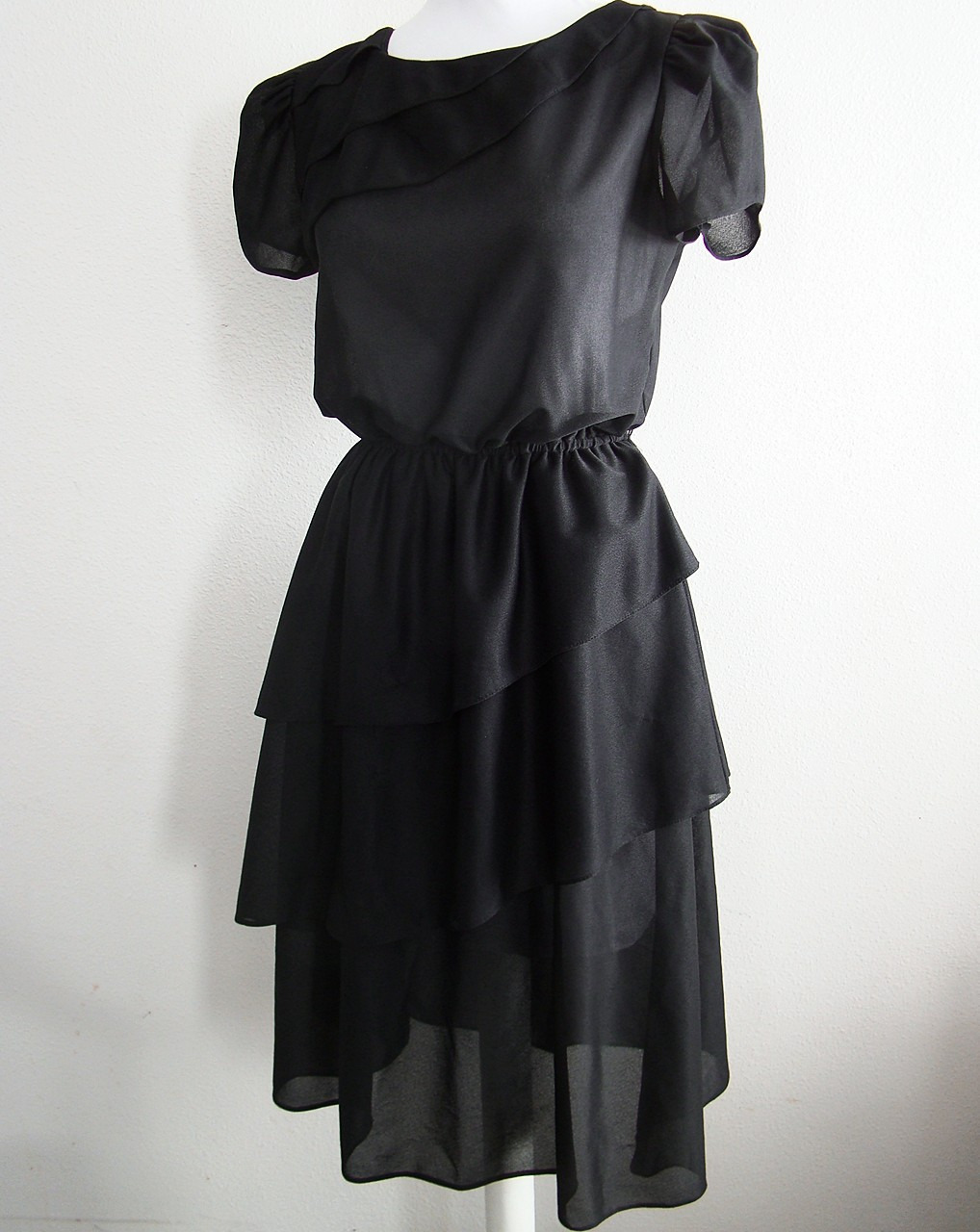 VTG 70s Tier Neck & Skirt Short Sleeve Jersey Chiffon Dolly Day Party Dress M/L