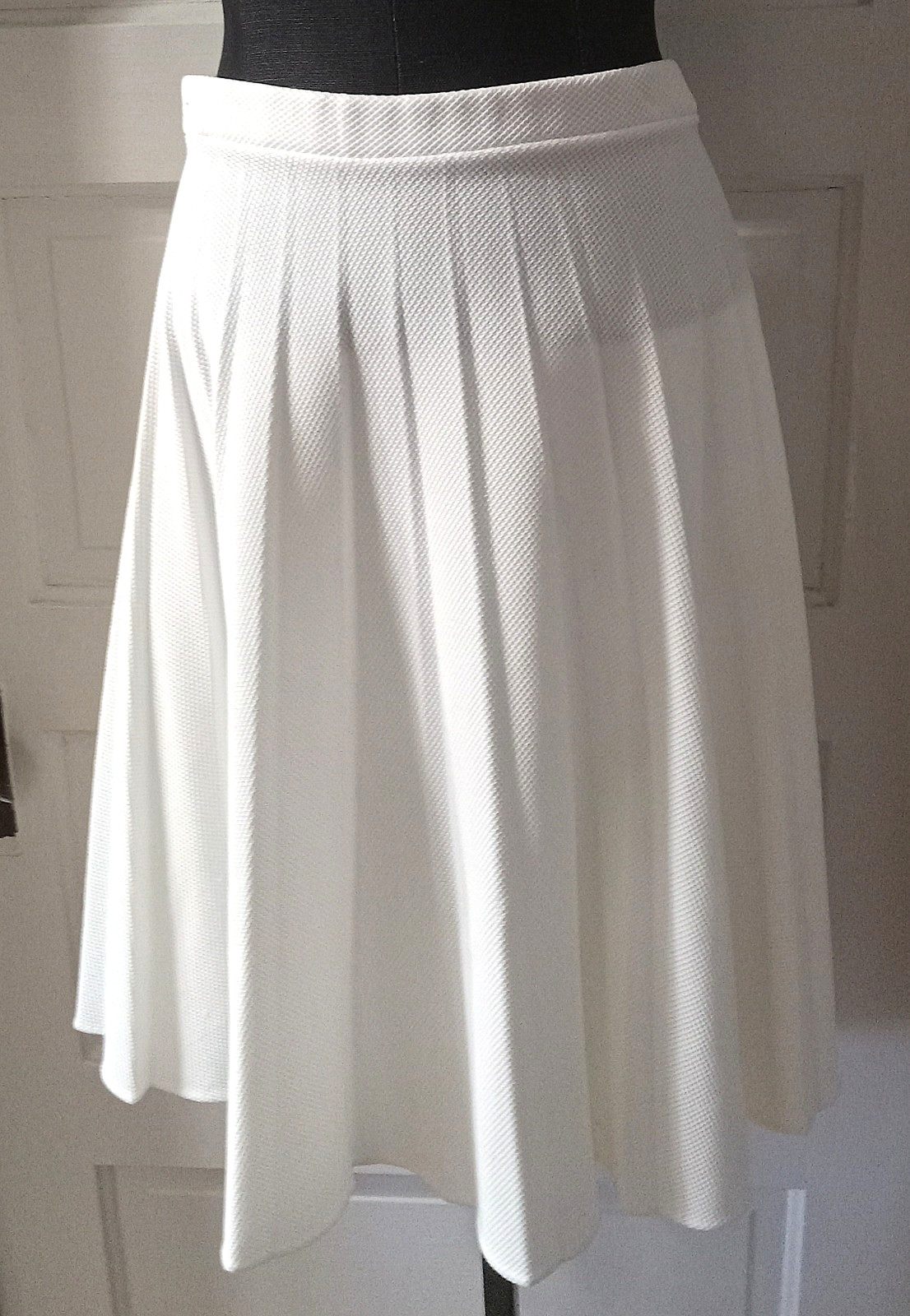1970’s White Textured Pleated Pull on Midi Skirt S M LAST TIME