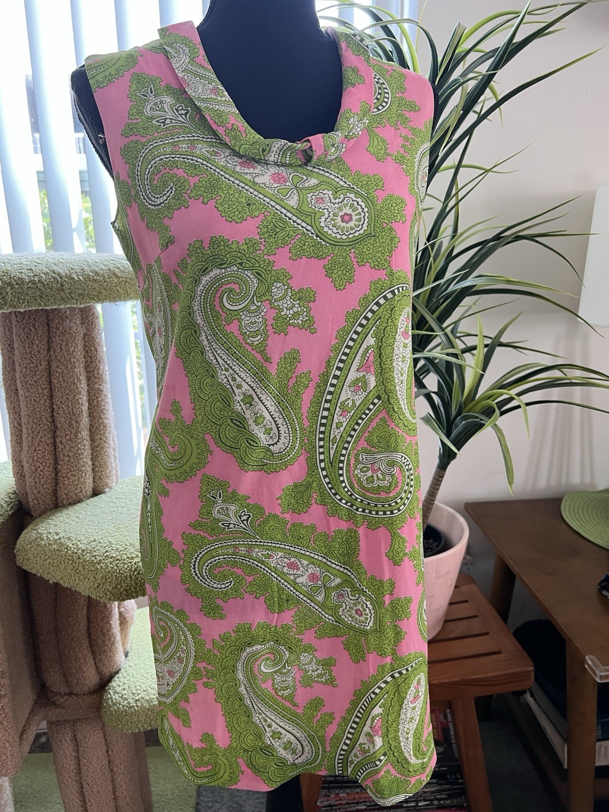 Psychedelic Paisley Print Pink & Green Vibrant Vintage 1960s Shift Dress