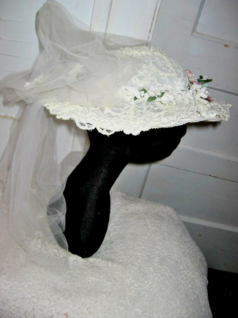VTG 1980 2pc CREAM GLOSSY SATIN BALL GOWN/LACE-PINK RIBBON FLORAL-9-10-LACE HAT