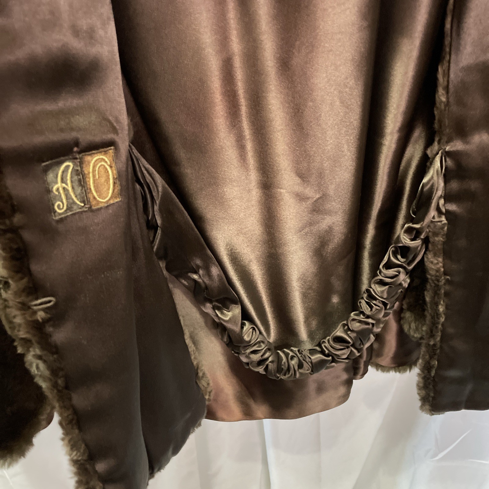 Vintage Akoury’s Furs Scranton PA Brown Real Fur Cape Capelet Stole Monogram AO