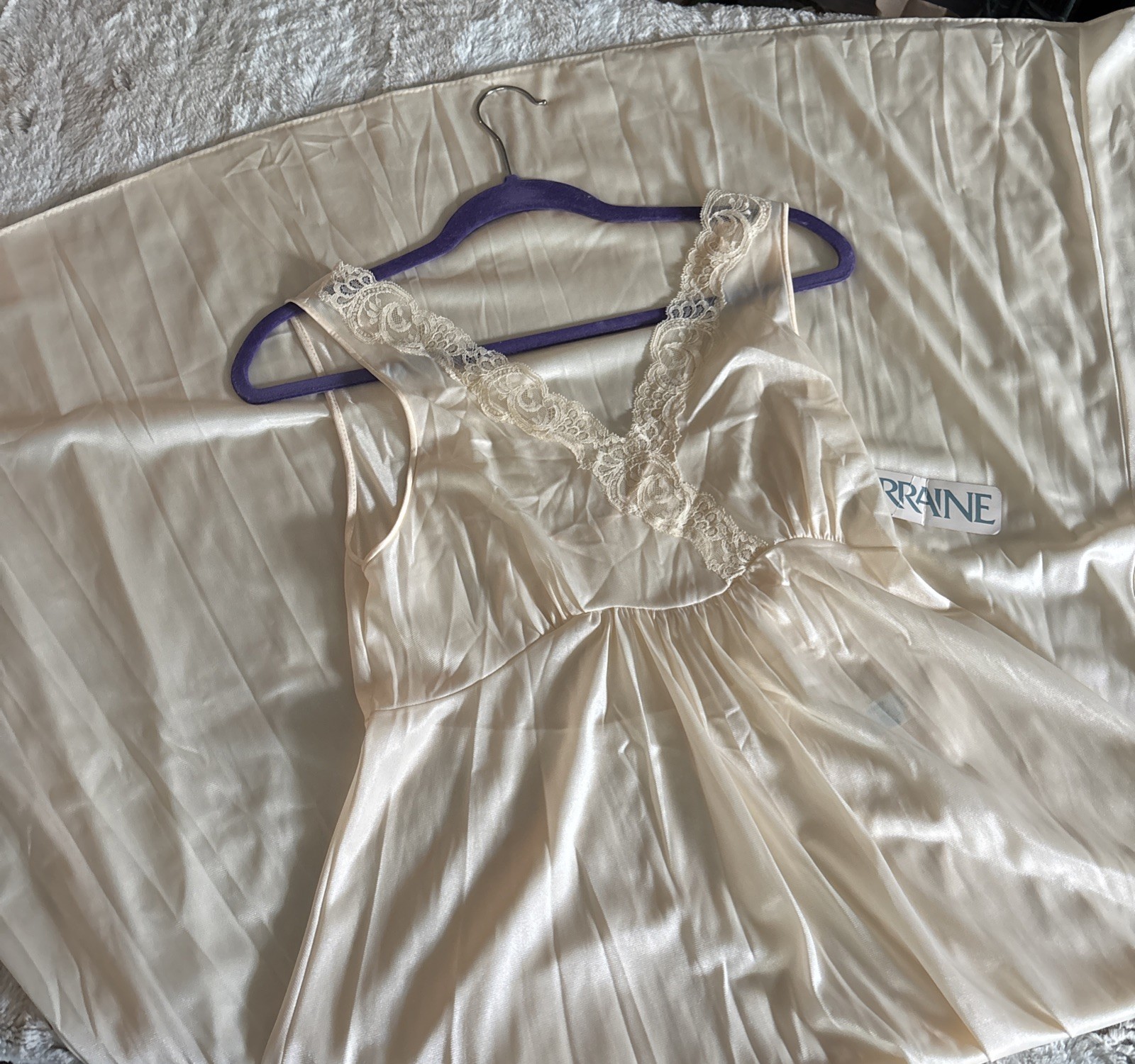 Vintage Lorraine Goddess Sheer Soft Cream Glow Lace Long Full sweep Gown NWT