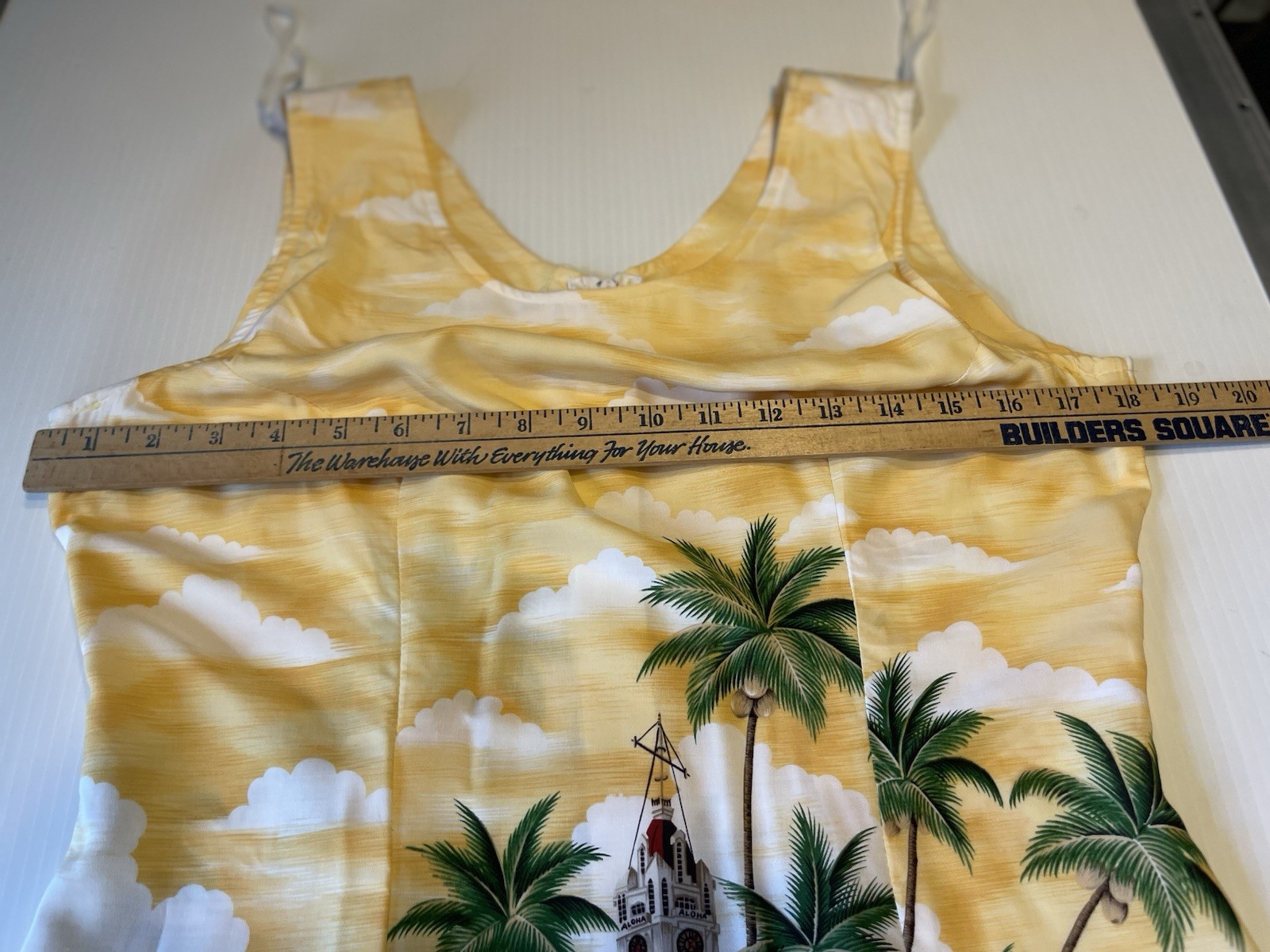 vintage hawaiian dress Yellow Hulu Dancers Size Medium Tropical Sun Dress