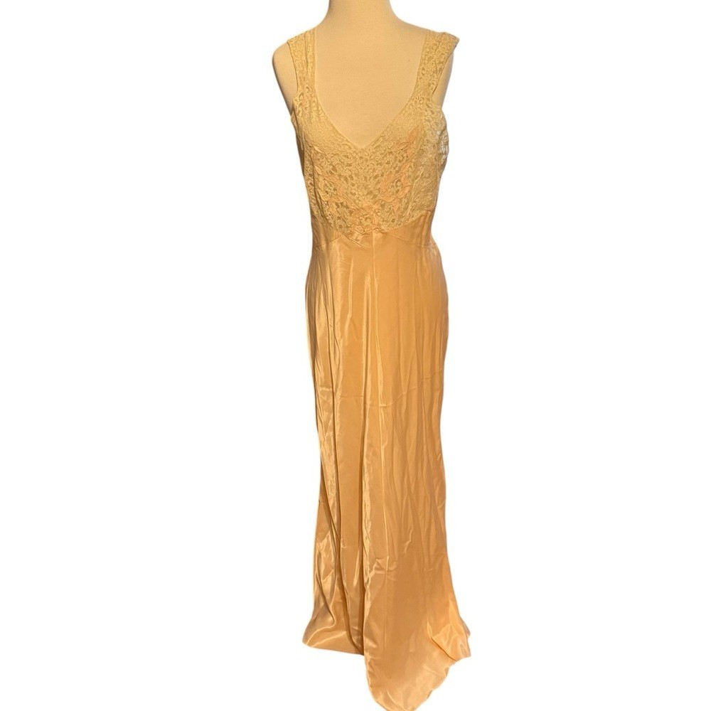 Mondaine 1930s Vintage Lace Silky Nightgown Size 36