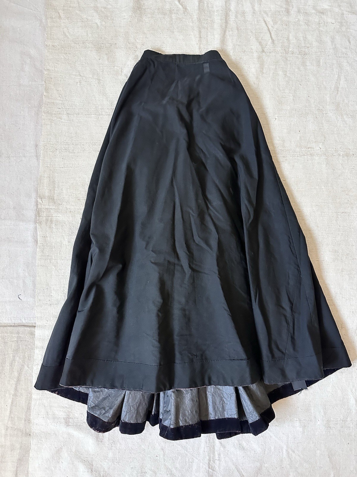 1880s Victorian Antique Black Mourning Gabardine Long Skirt Womens XXXS 20in