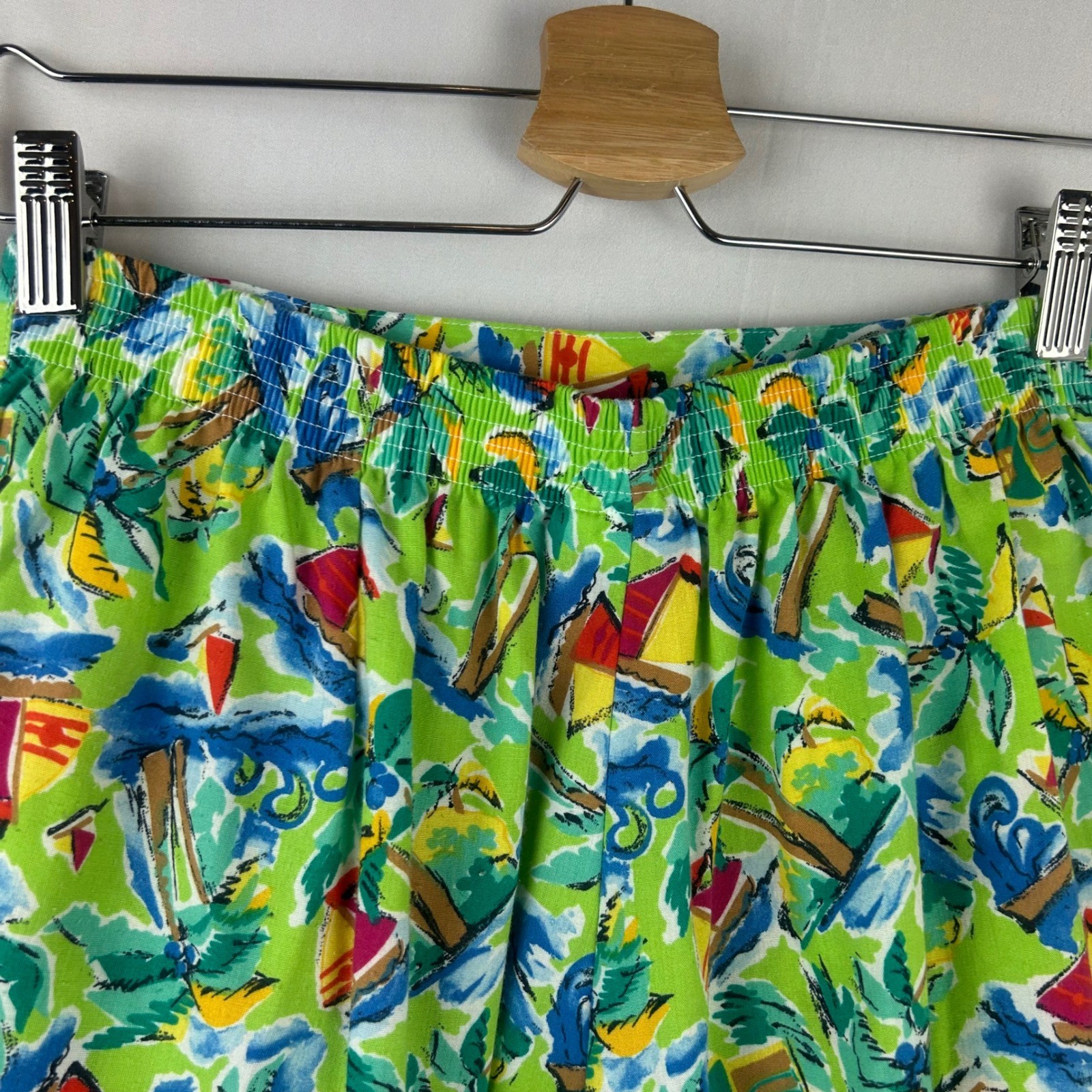 Vintage Jantzen Classics Tropical Island Print Shorts Green 90s High Waist 4