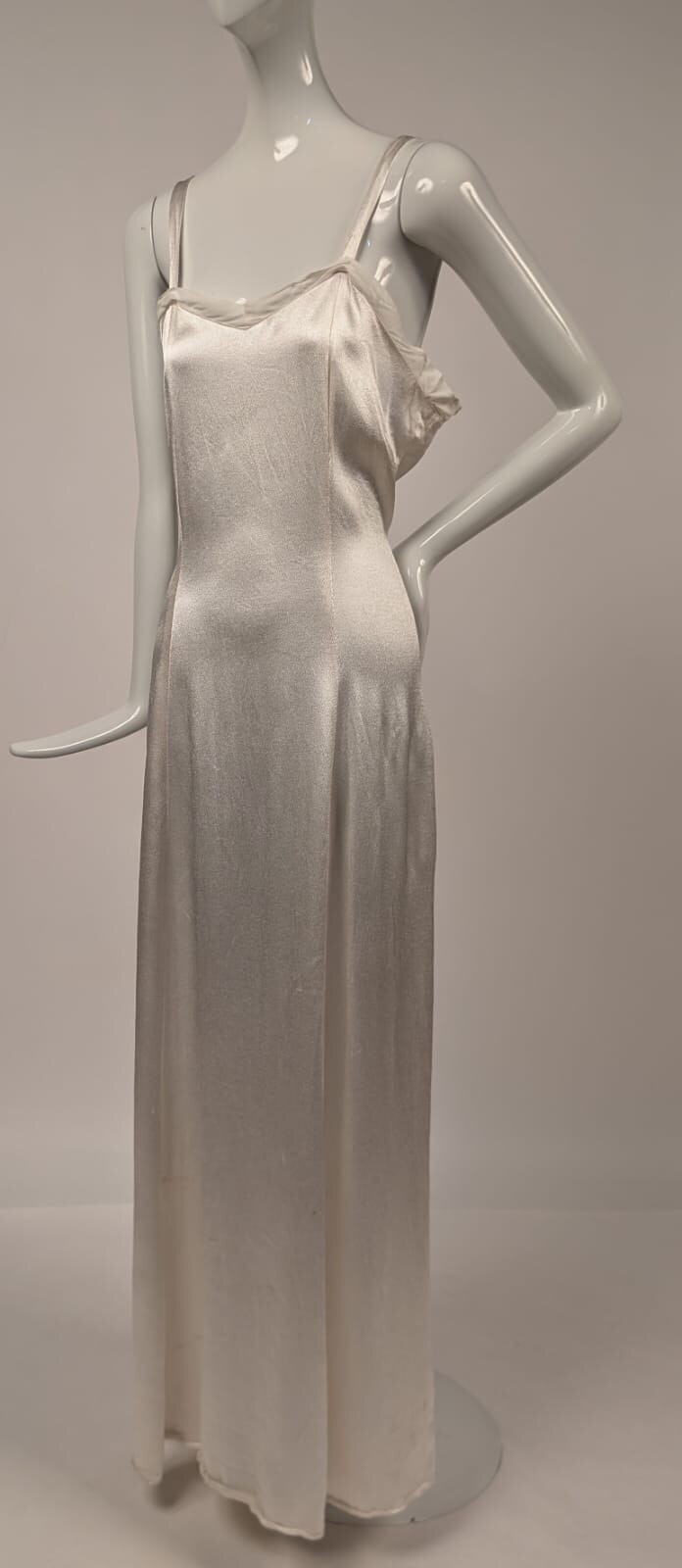 SEXY + SLINKY 1930’ SHINING WHITE SATIN LONG DRESS