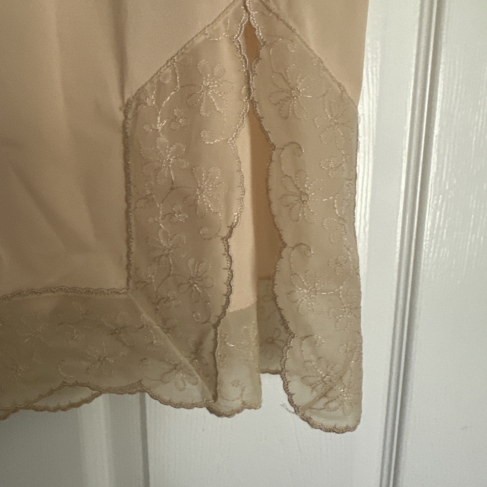 Vtg Vanity Fair Pillow Tab Pale Gold Nylon Half Slip 25” Long Lace Hem Sz S USA