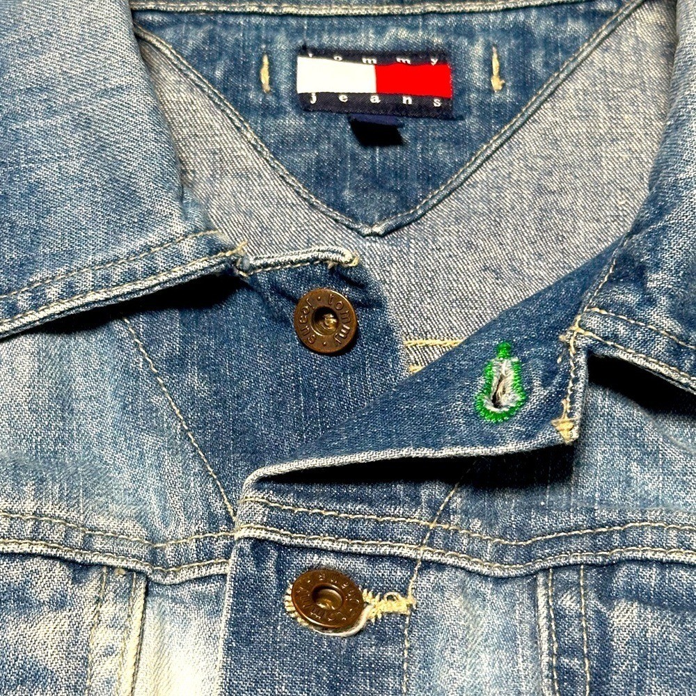 Vintage Tommy Jeans Women’s Blue Optic Wash Denim Trucker Jacket