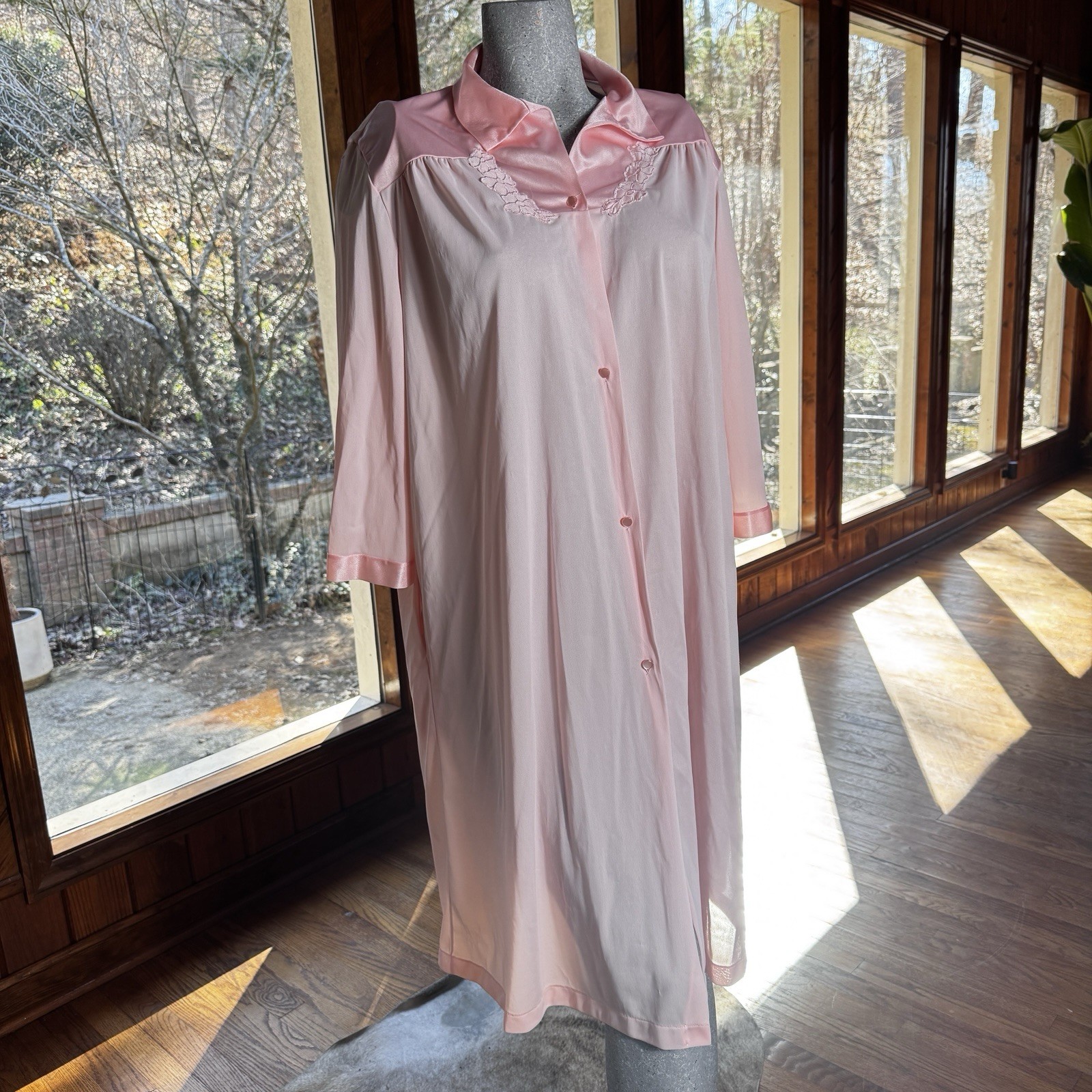 Vanity Fair Light Pink Night Shirt Gown Below Knee Vintage Women’s Large Nylon