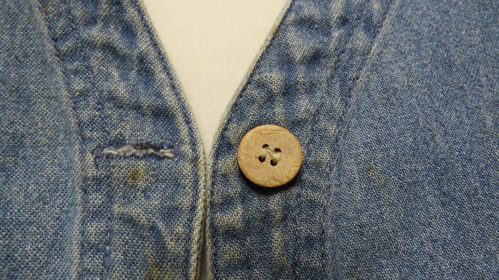 OJAI California 90’s Blue Denim Vest Solid Wooden Buttons Front Pockets Boho SM