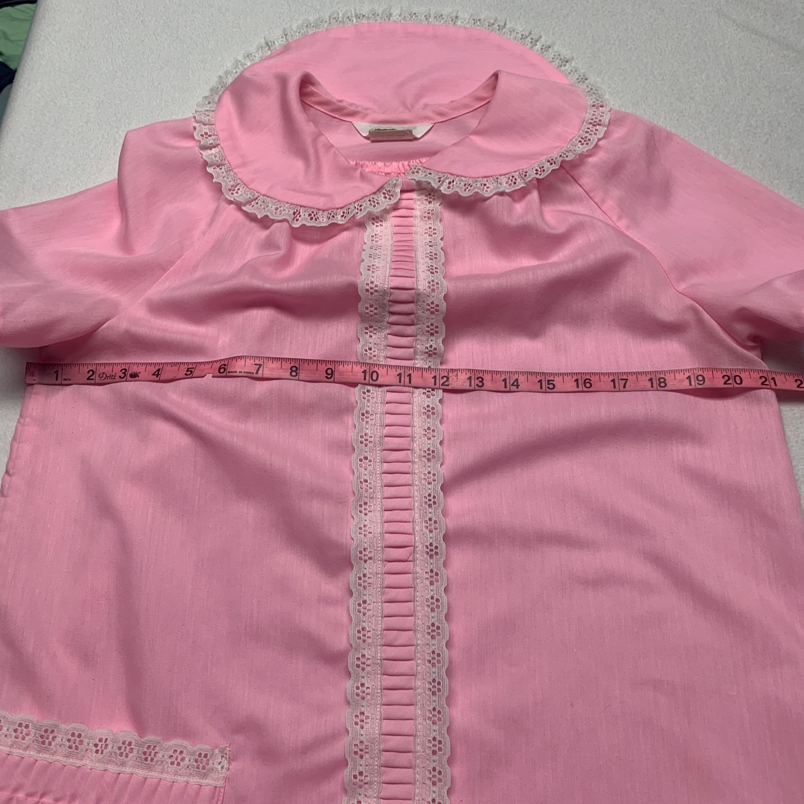 Vintage Dan-Ellen Pink House Coat Snaps Sz Medium Lace Trim EXCELLENT CONDITION