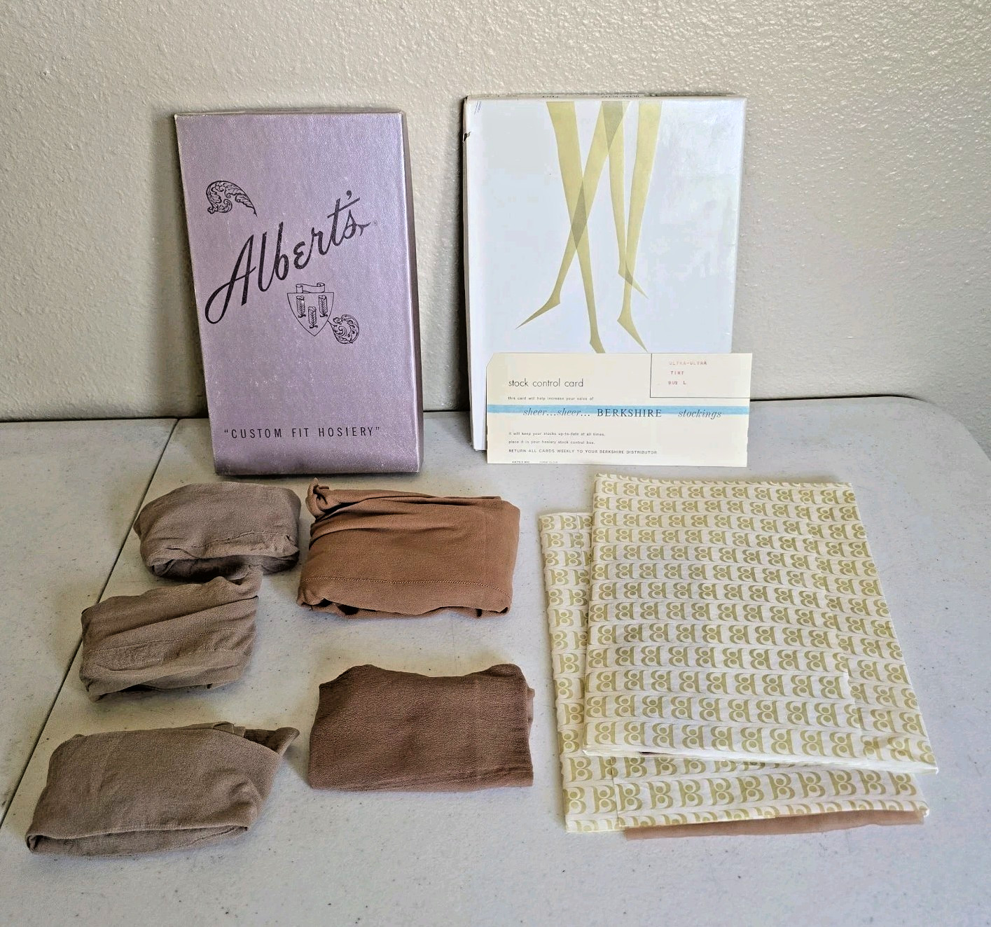Lot of Vtg 1950s 60s Custom Fit Hosiery Stockings w Original Presentation Box