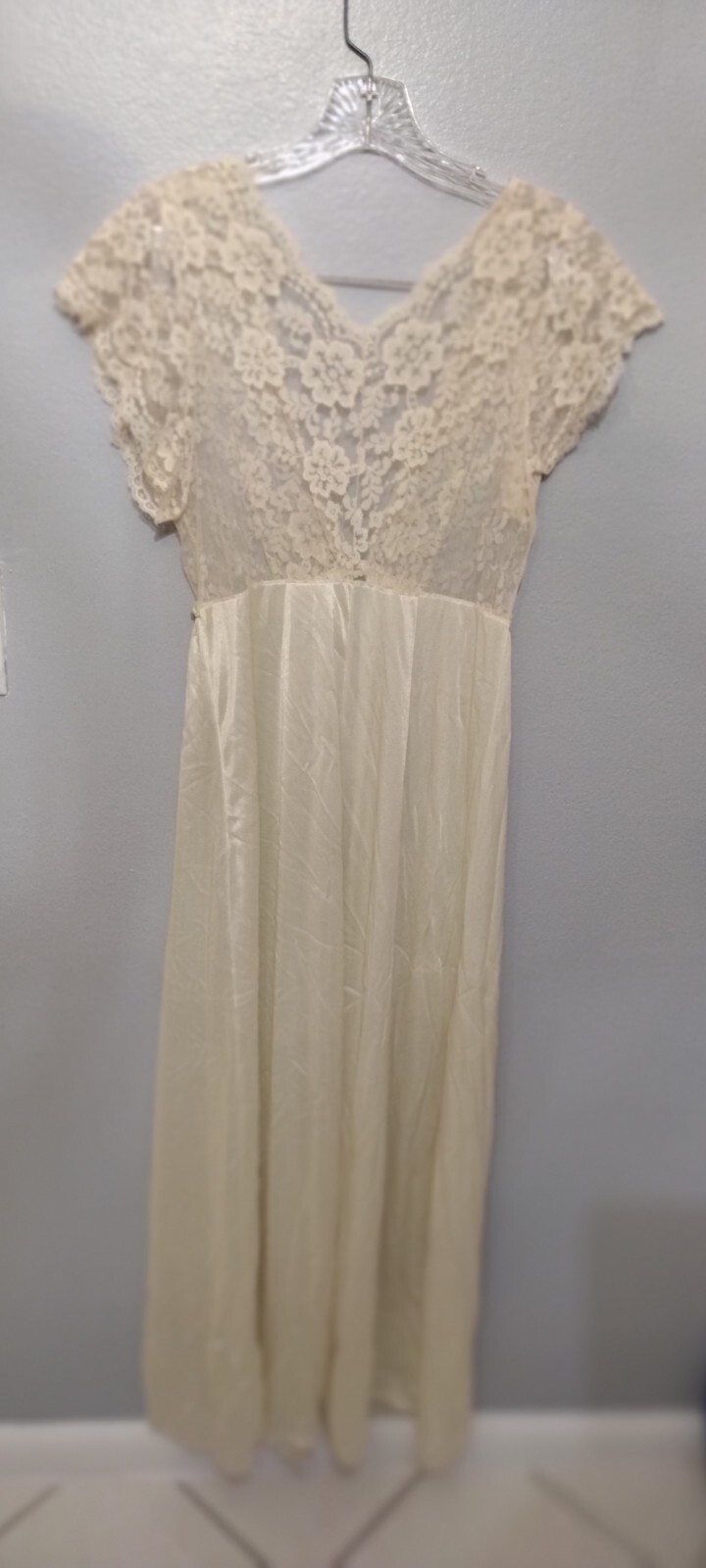Vintage womens Robe Size L Large Lace Creme Beige Union Tag Costume