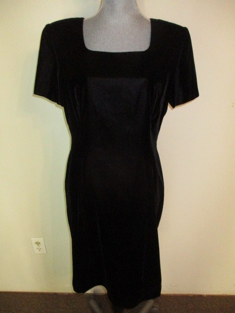 VTG Talbot’s 90’s Square Neck Velvet Sheath Dress in Jet Black Size 12