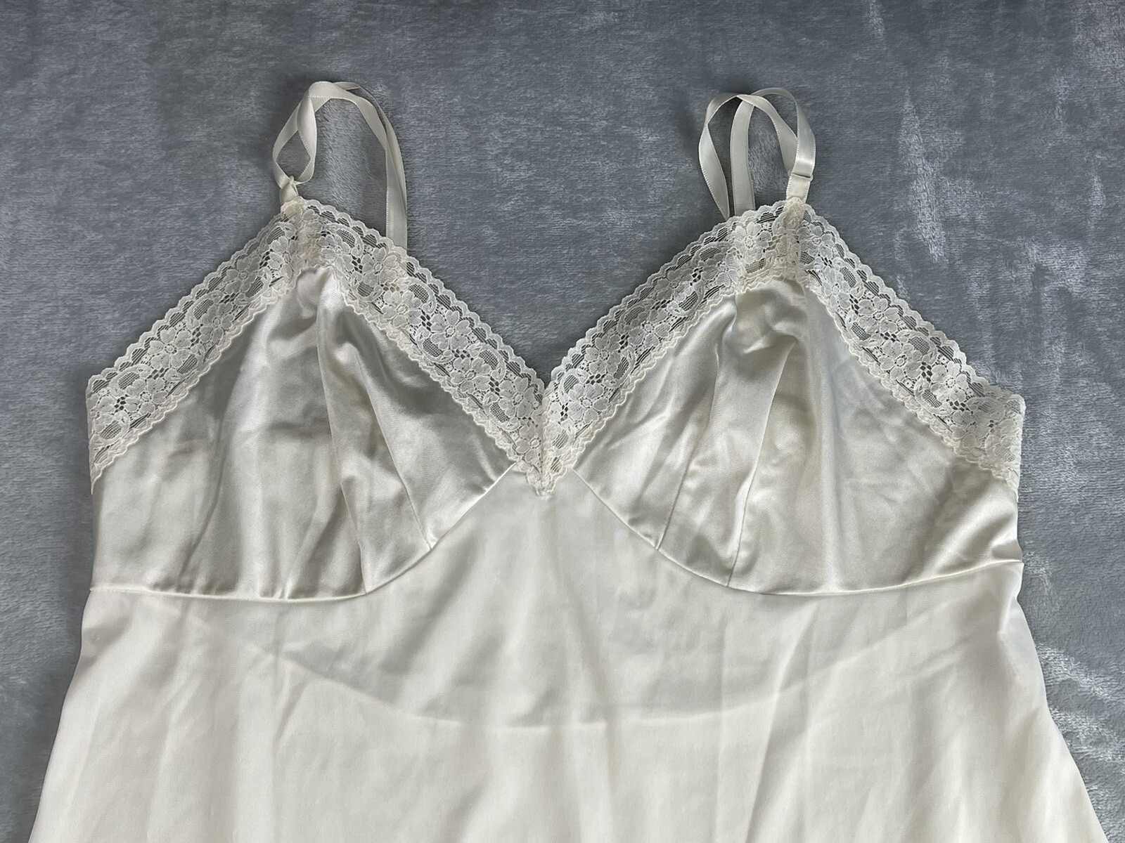 Vanity Fair Ivory Nylon Full-Length Slip Style 10-103 Size 38 24″/44 Lace Trim