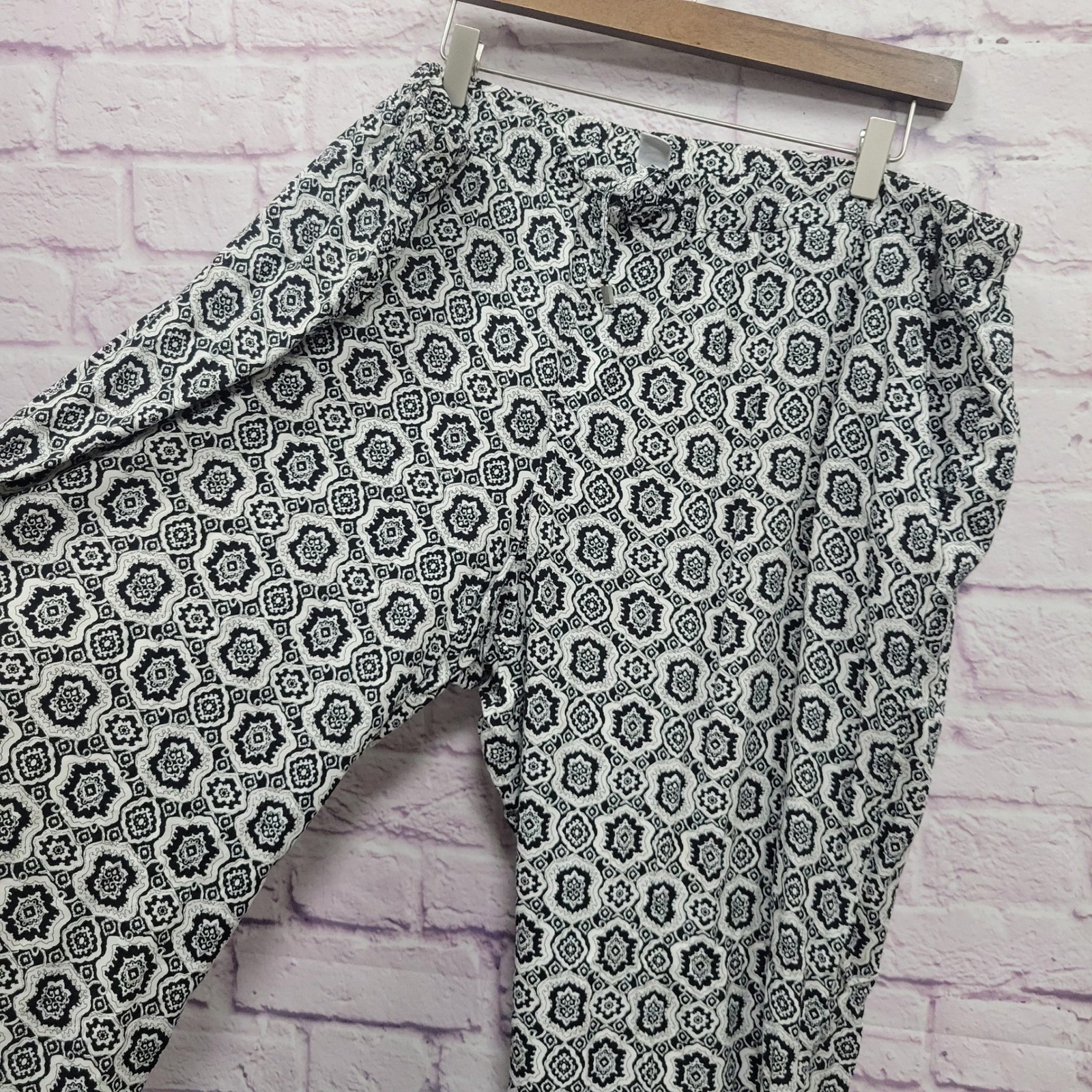 Old Navy Medallion Pattern Pixie Pants XXL Wide Leg Pocket Comfy Y2K Boho Casual