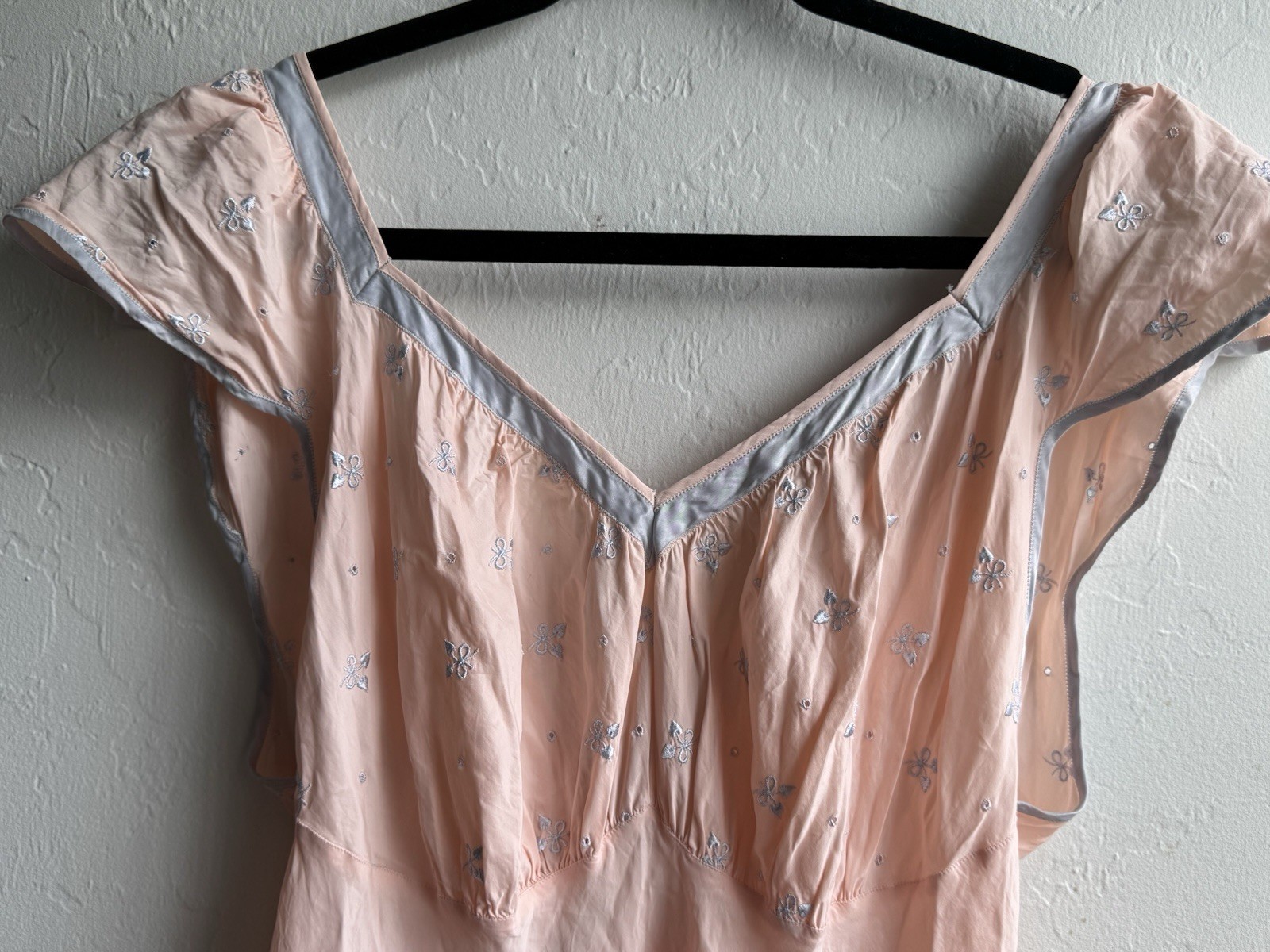 1940 Vintage Barbizon Rayon Nightgown Peach With Blue Detailing Size Miss 16