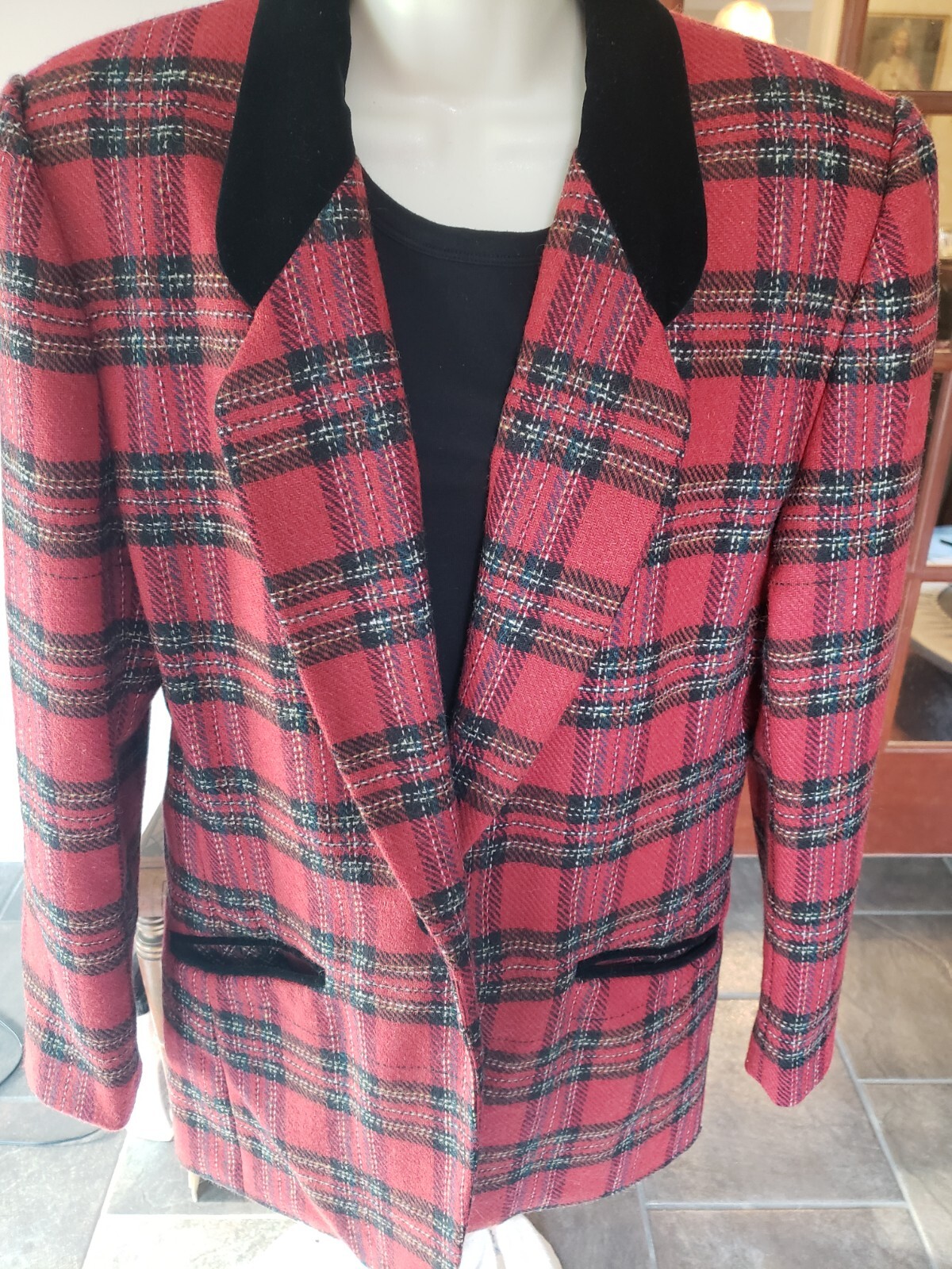 Casual Corner Plaid Blazer Jacket Red/Black Velvet Collar & Trim Wool Sz 8