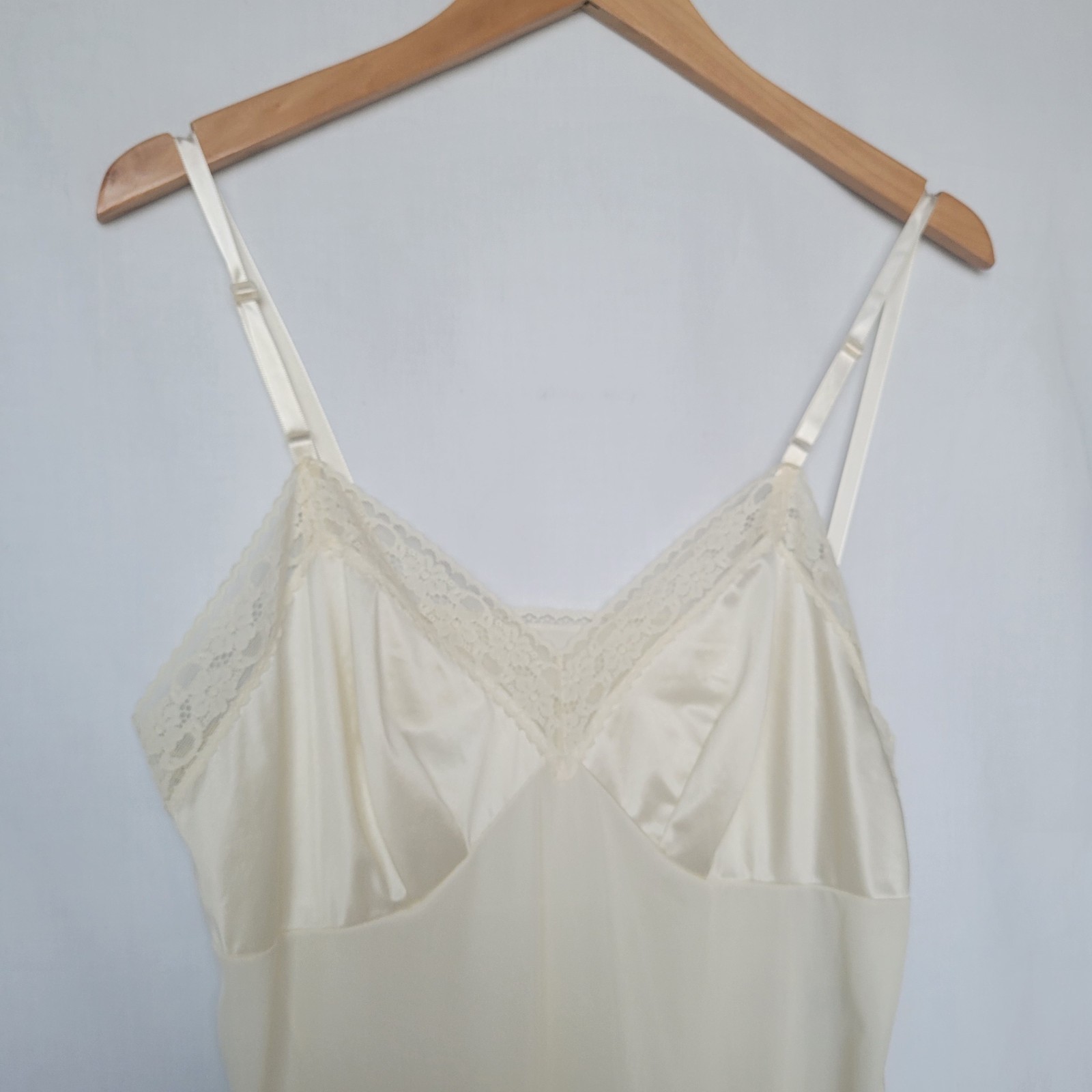 Vintage VANITY FAIR Nylon Slip Dress Style 10-103 Sz 38 22″/44 Cream Ivory Lace