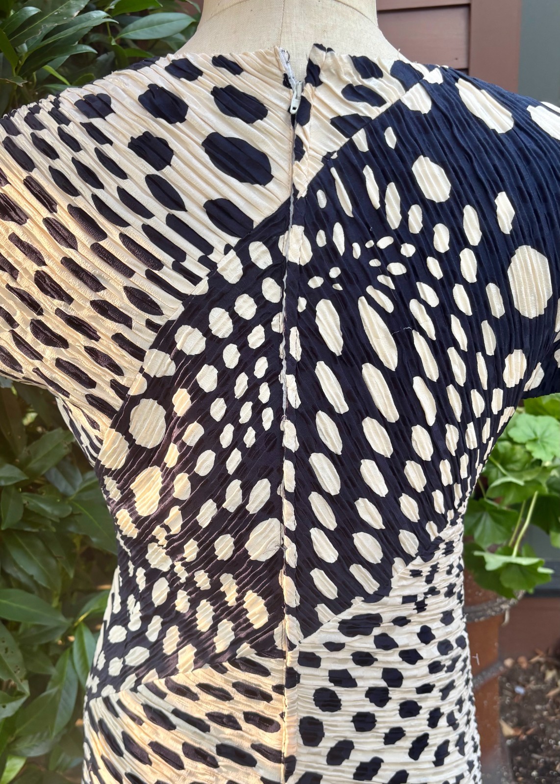FONTANA DRESS vintage ITALY Veneziano BLACK WHITE POLKA DOTS body con ruched 44