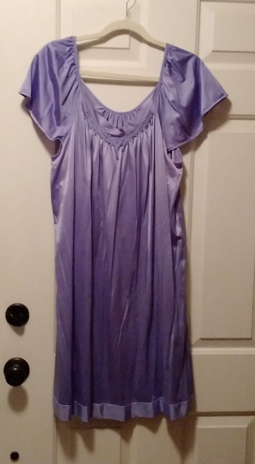 Womans Nightgown Vanity Fair Size Medium Light Purple 100% Nylon