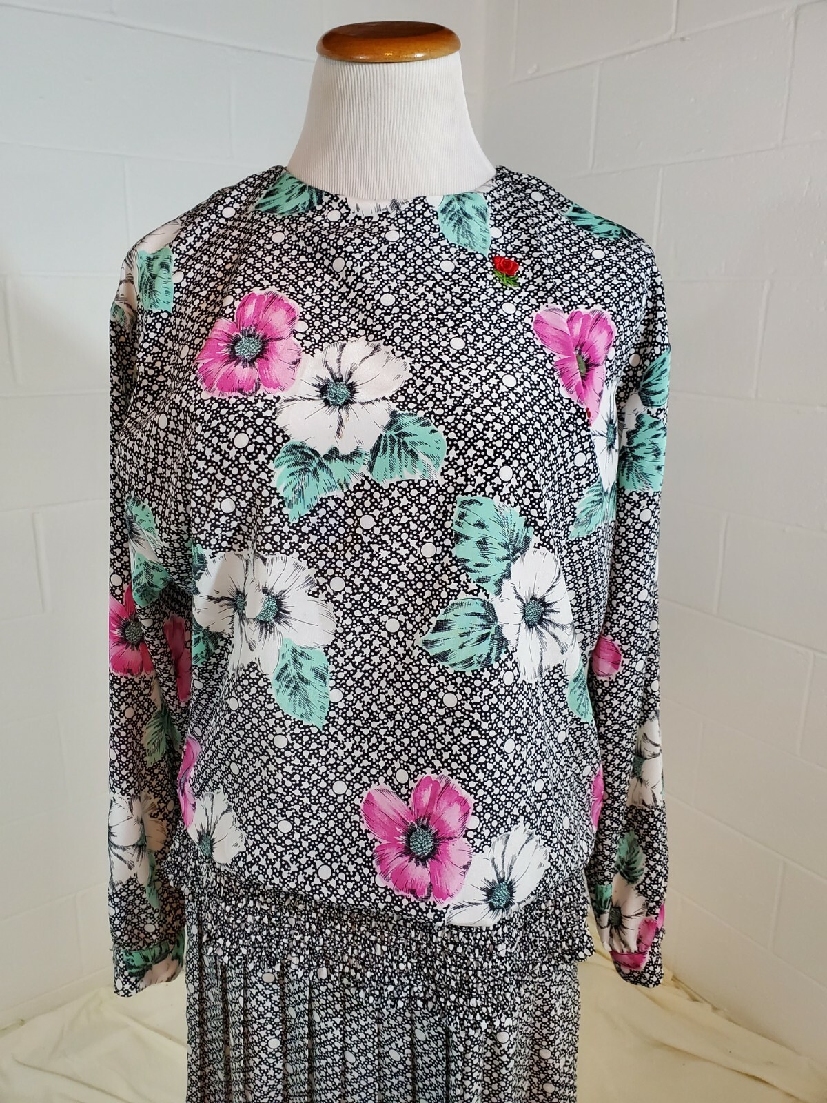 Jerrie Lurie Multicolor VTG 1970s Floral Grandmacore Pleated Dress w FREE Brooch
