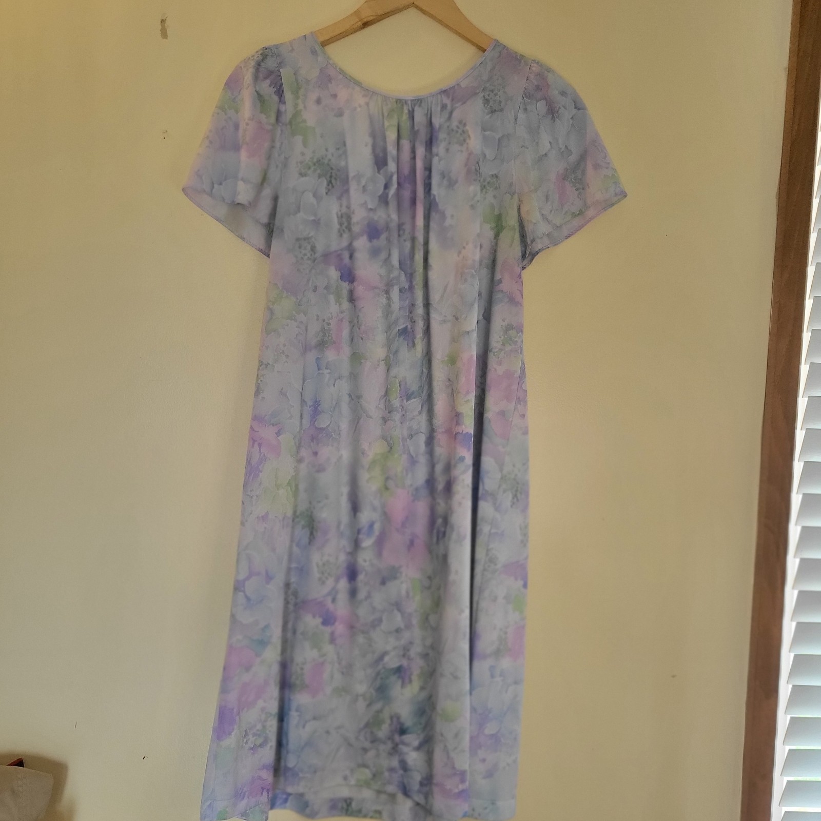 2 Shadowline Women’s VTG Small Nightgown Blue And Cream