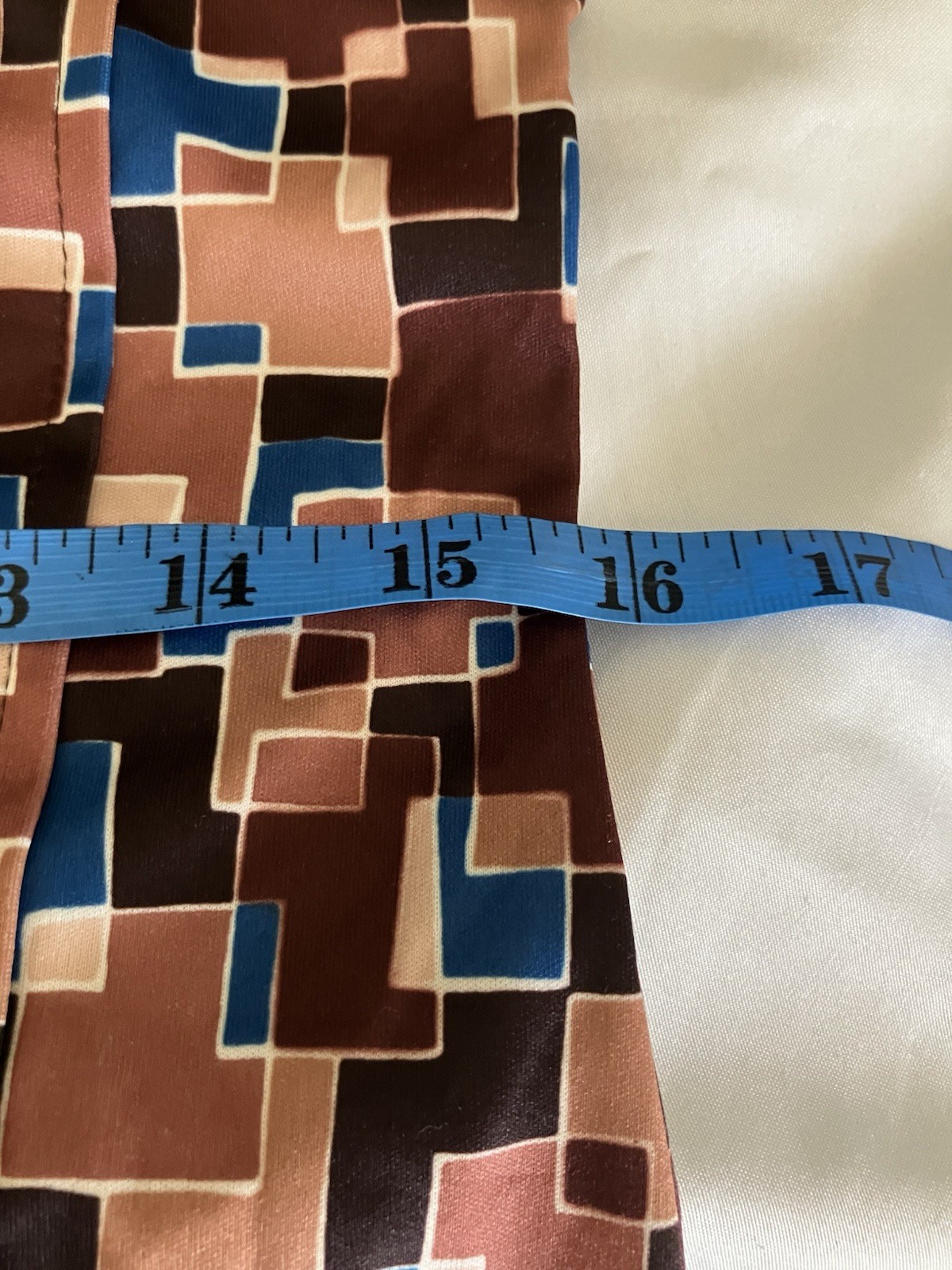Vintage 70s Womens Geometric Print Blouse Pointed Collar Fitted Retro Mod
