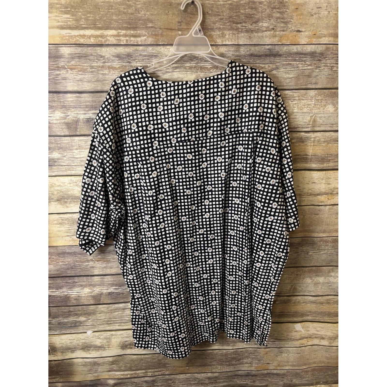Vintage Futures Black White Floral Print Top 2X Button Front NWT Coastal Grandma