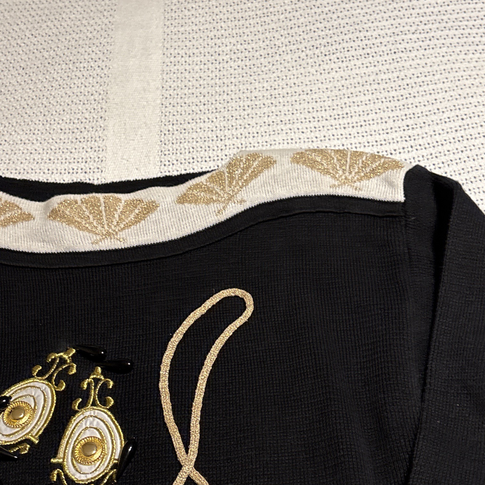 Vintage 80s Sandylo Sweater Great Condition. Black White Gold. ￼