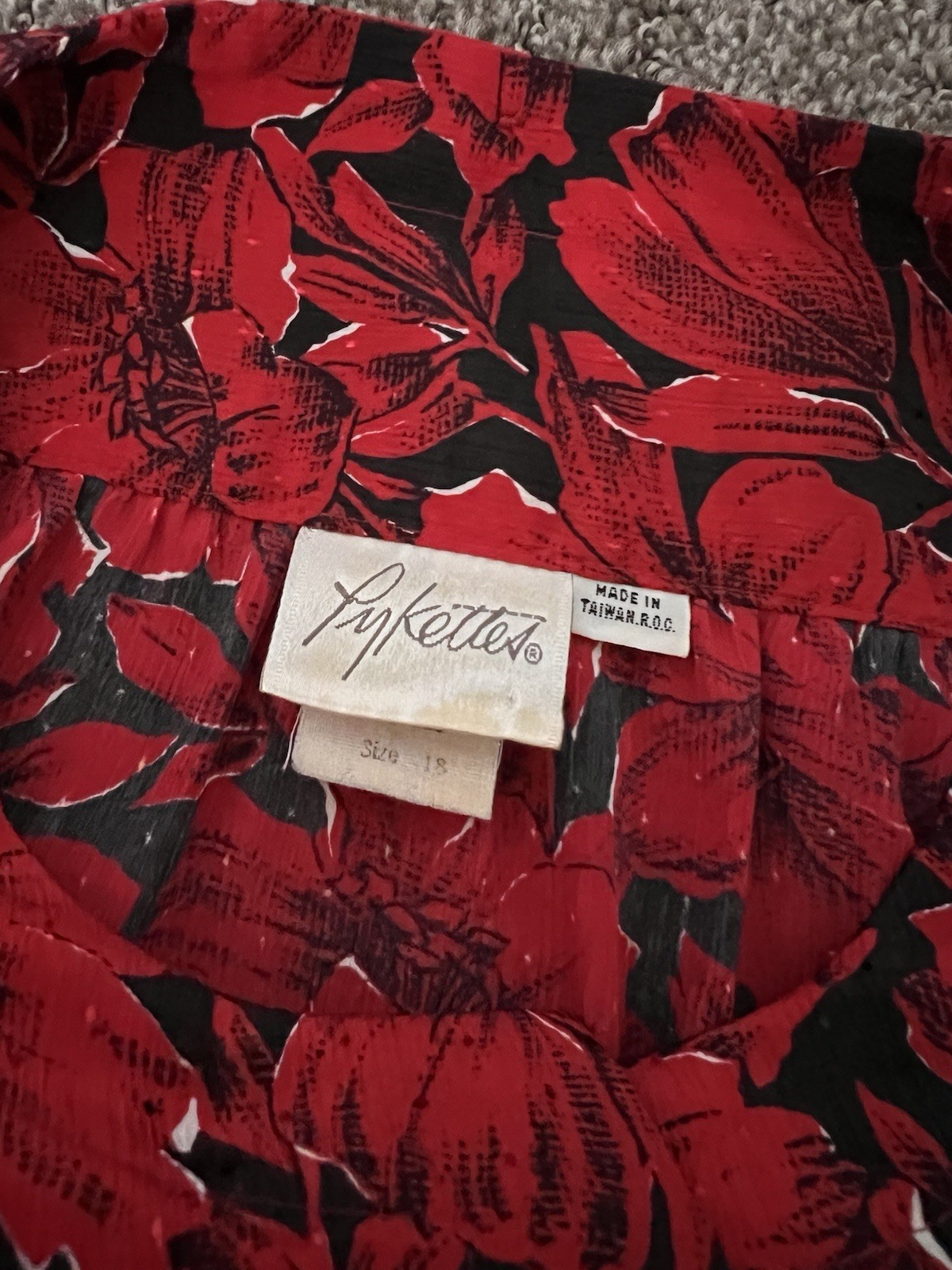 Vintage Pykettes Floral Blouse Size 18 Red Black Secretary Tie Collar 1970s
