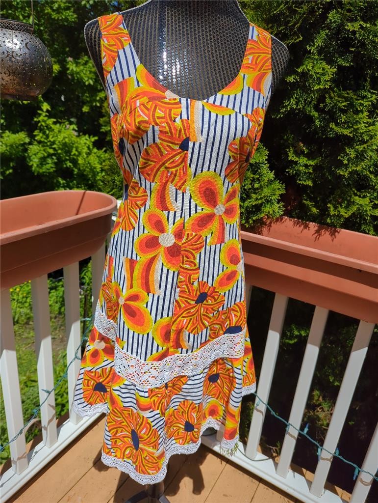 1950’s VINTAGE VIBRANT MULTI-COLOR LACE TRIM METAL ZIPPER DRESS 40″ BUST