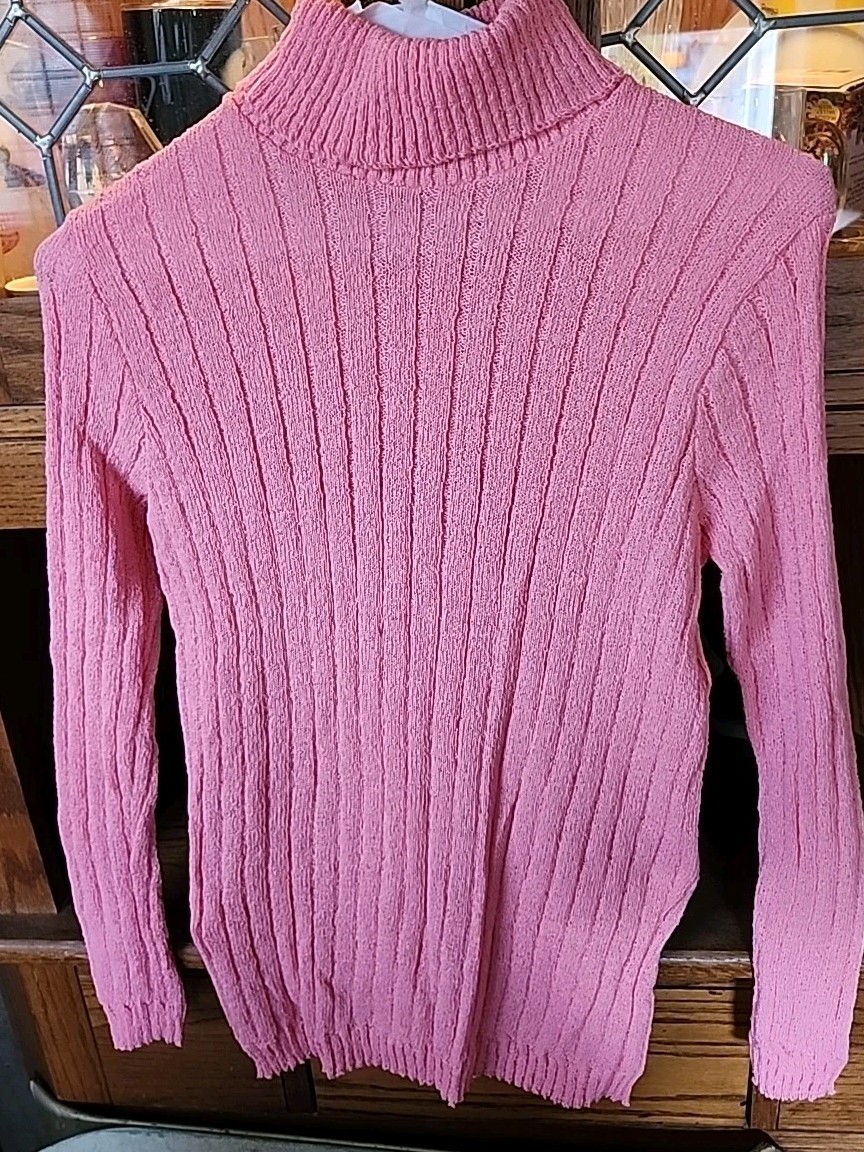 Vintage Ladies Nardis of Dallas 1960’s Soft Coral Ribbed Turtleneck Sweater!