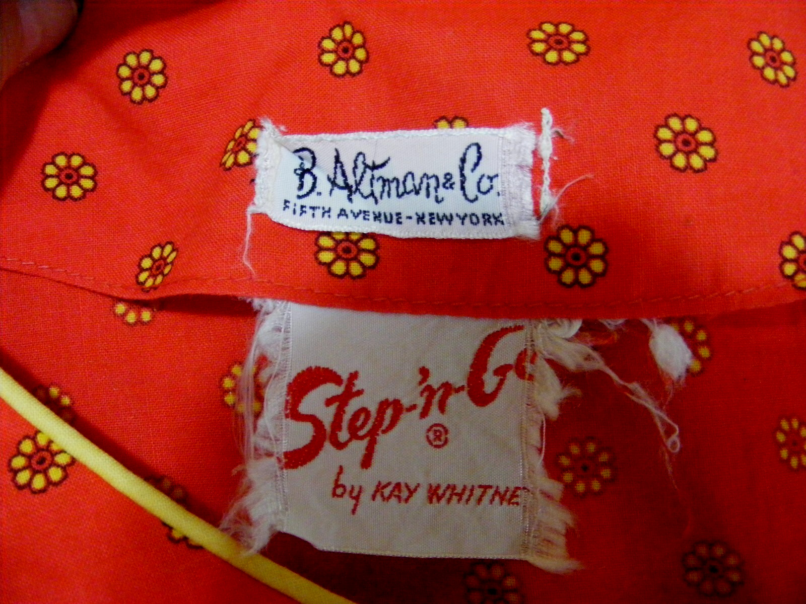 50S DAY DRESS RED COTTON B ALTMAN CO ZIPPERED FRONT HANDKERCHEIF POCKETS M